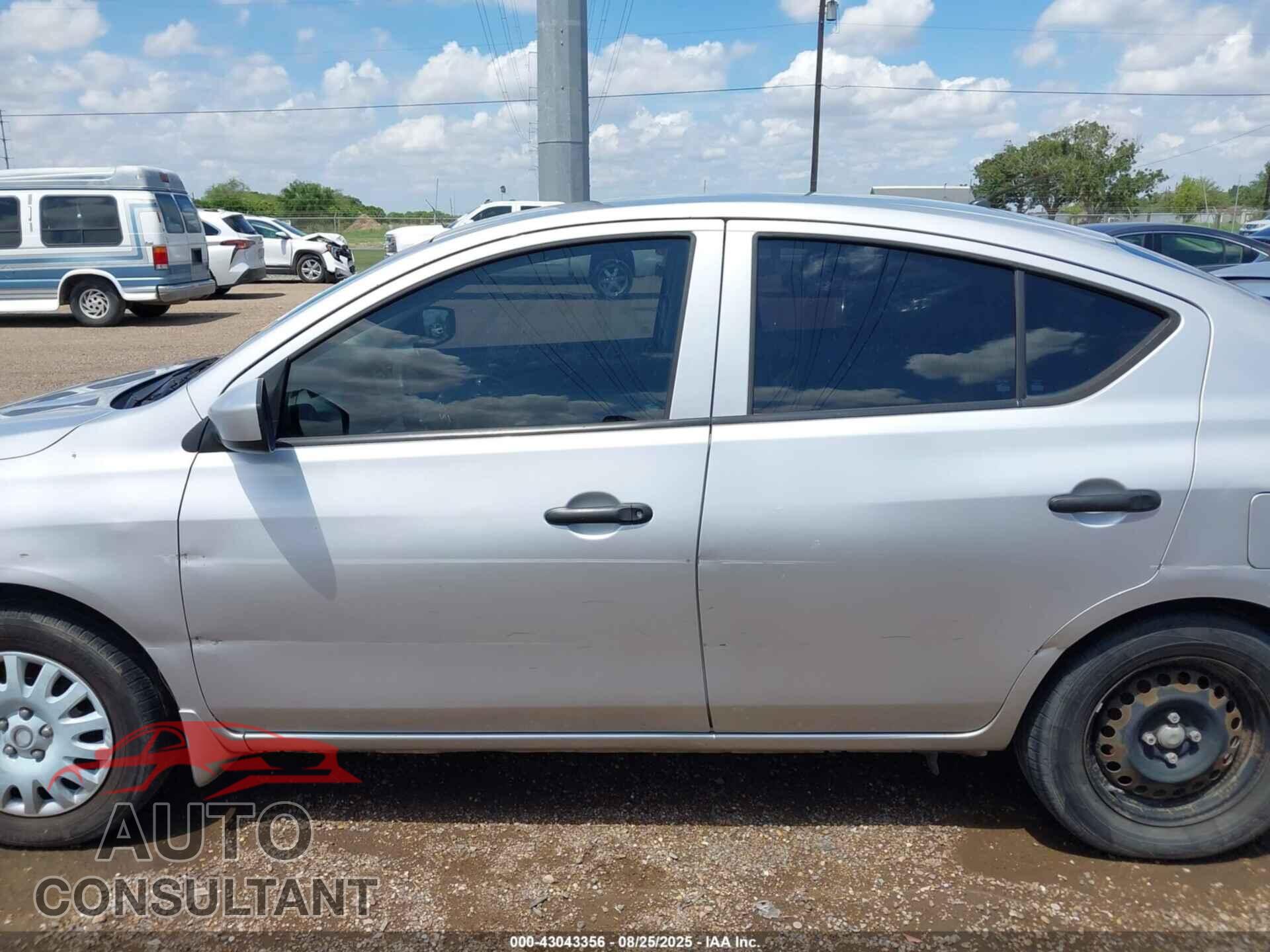 NISSAN VERSA 2017 - 3N1CN7AP3HL886013