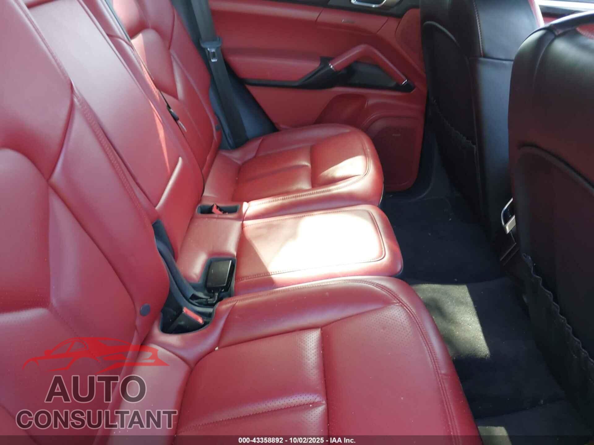 PORSCHE CAYENNE 2018 - WP1AA2A29JKA00547