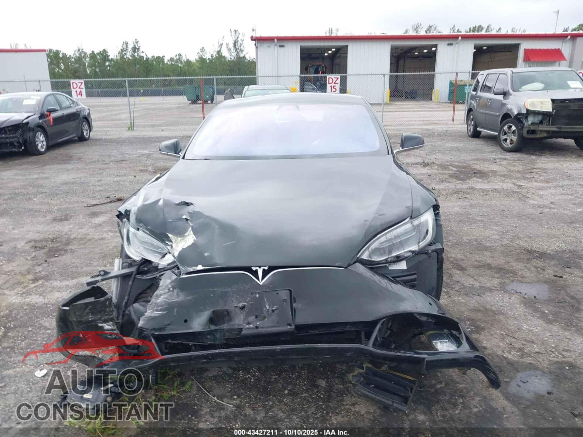 TESLA MODEL S 2017 - 5YJSA1E25HF215795