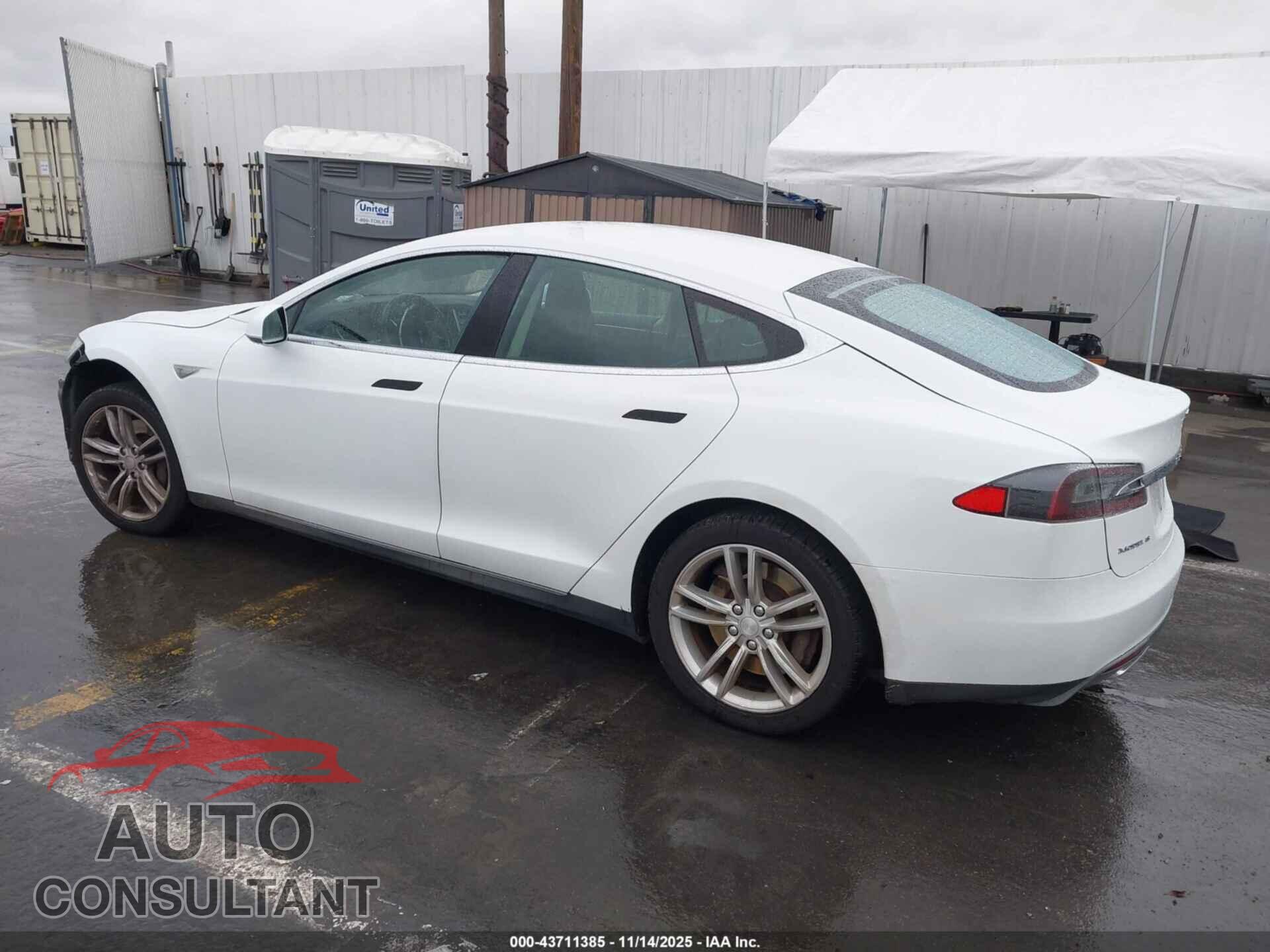 TESLA MODEL S 2013 - 5YJSA1CN2DFP12584