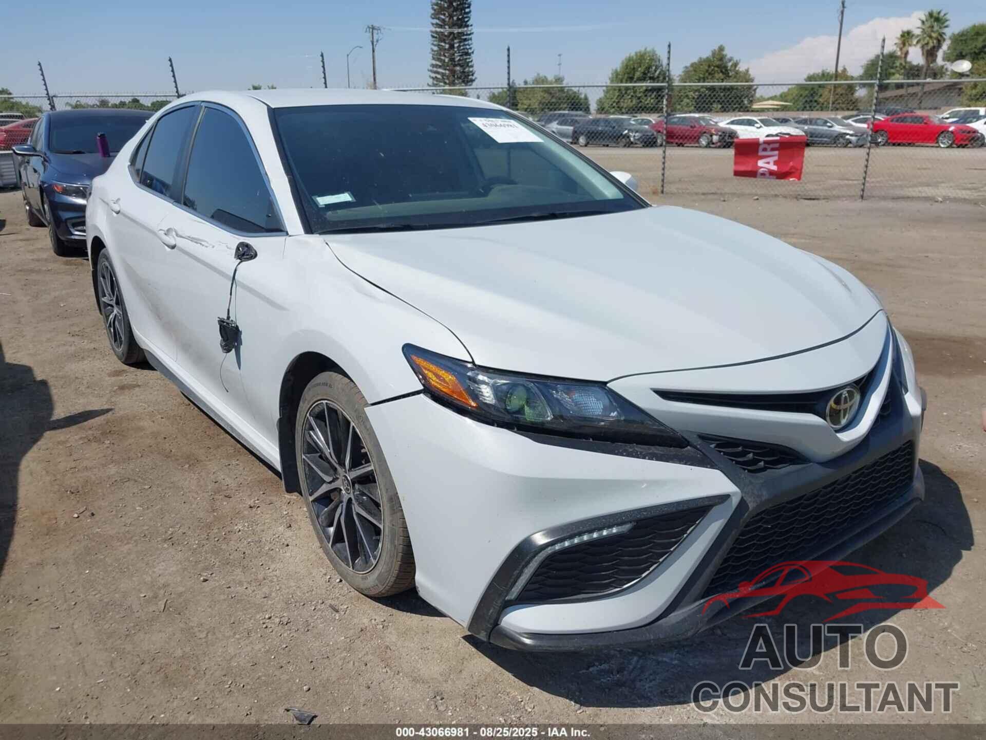 TOYOTA CAMRY 2022 - 4T1G11AK1NU042092