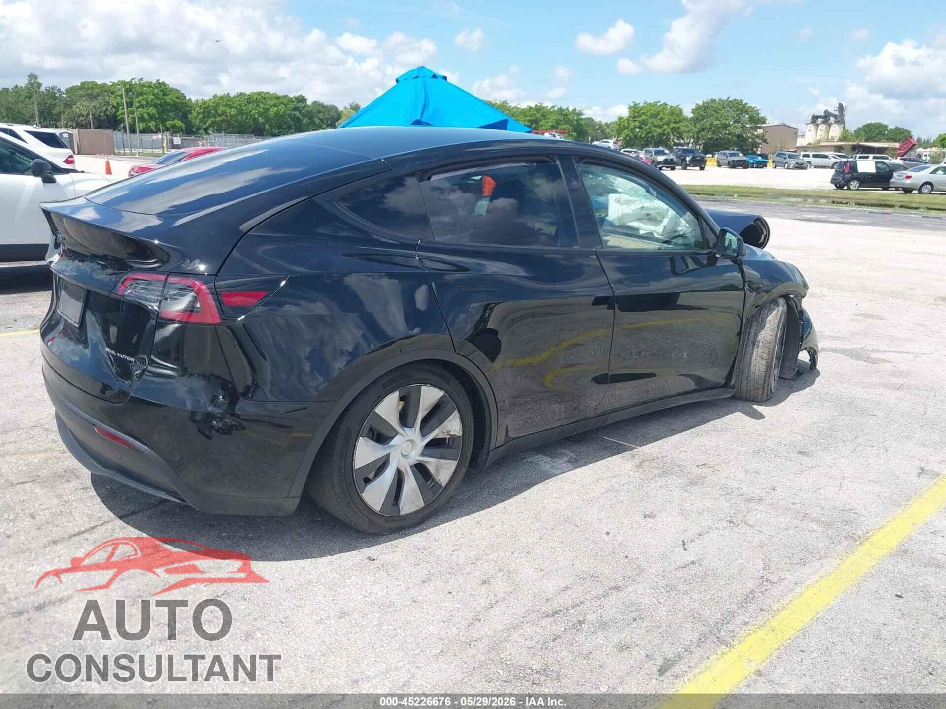 TESLA MODEL Y 2024 - 7SAYGAEE3RF024271