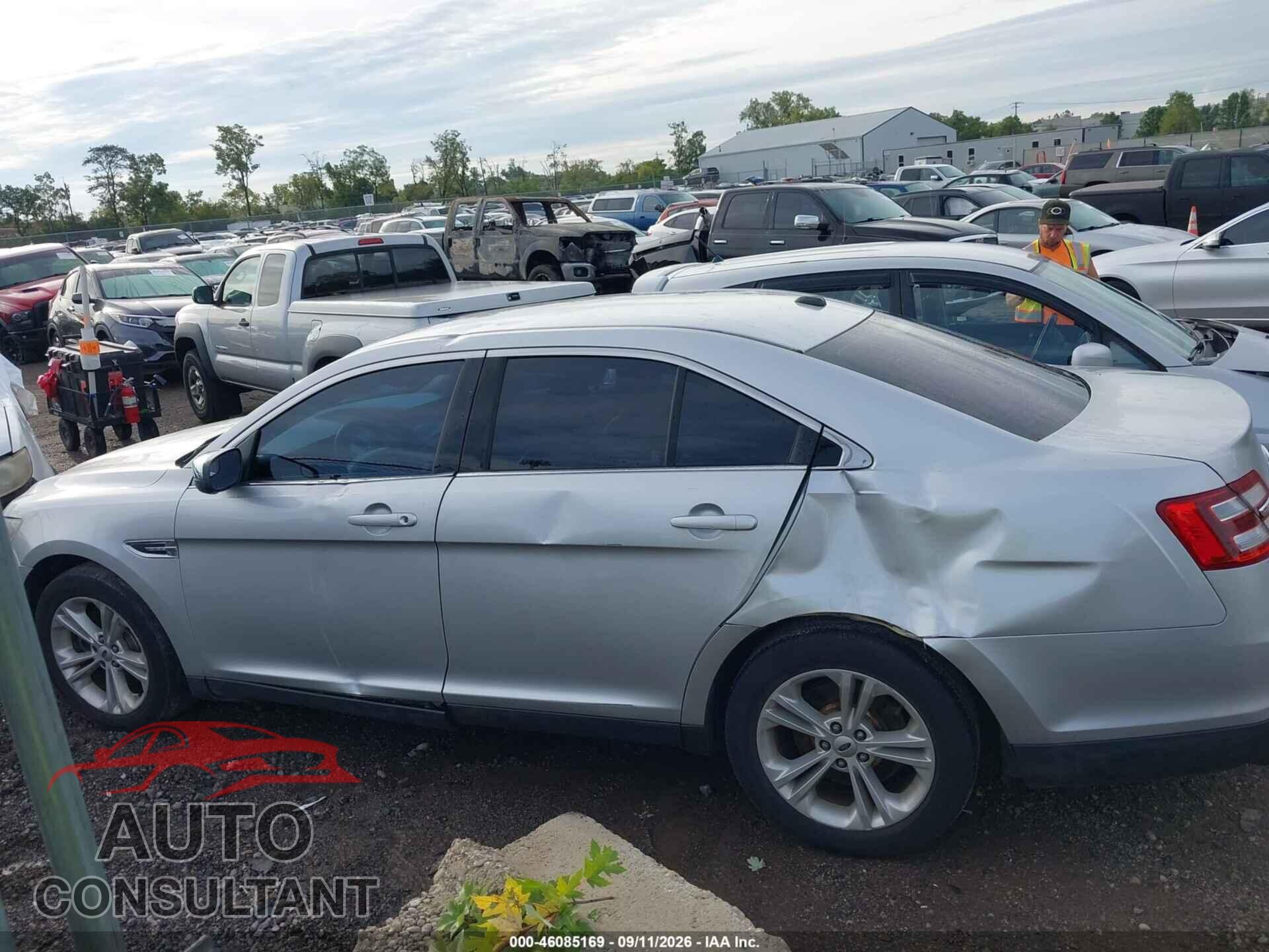 FORD TAURUS 2013 - 1FAHP2E89DG136879