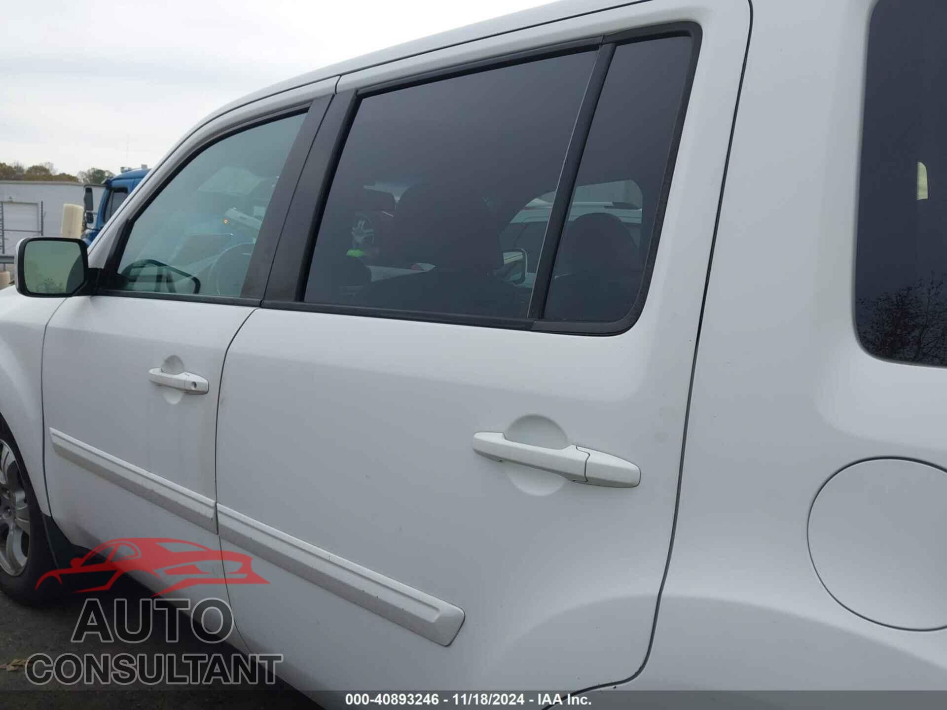 HONDA PILOT 2015 - 5FNYF4H51FB010541