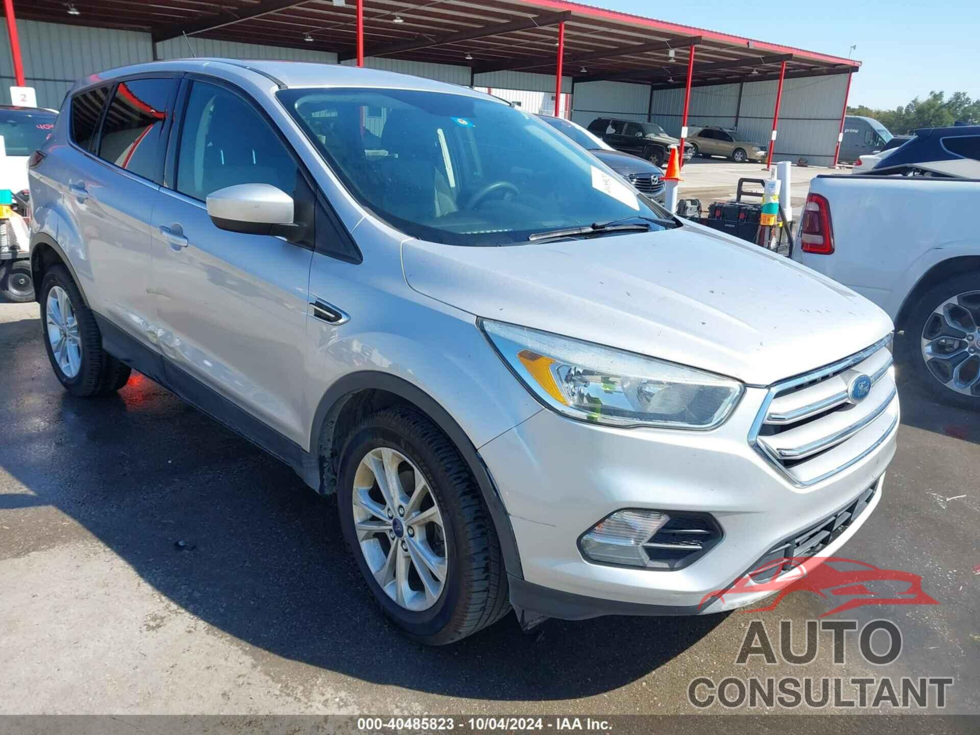 FORD ESCAPE 2017 - 1FMCU0GD2HUA53115