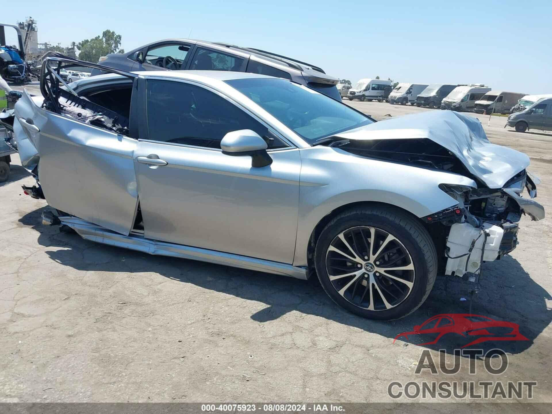 TOYOTA CAMRY 2018 - 4T1B11HK2JU604592