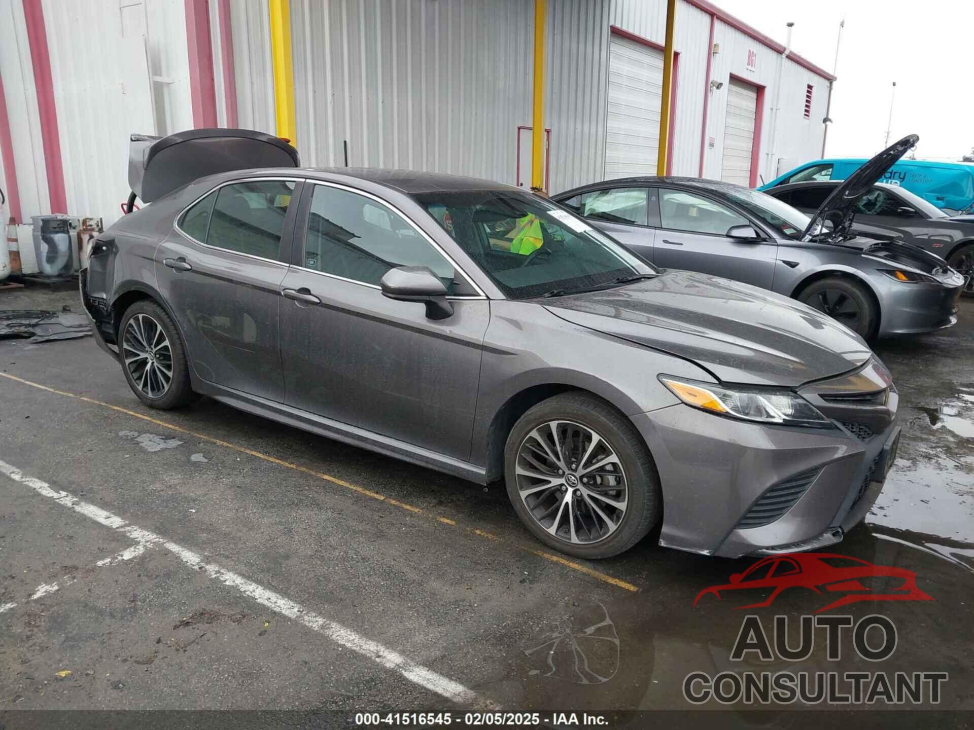 TOYOTA CAMRY 2018 - 4T1B11HK9JU643308