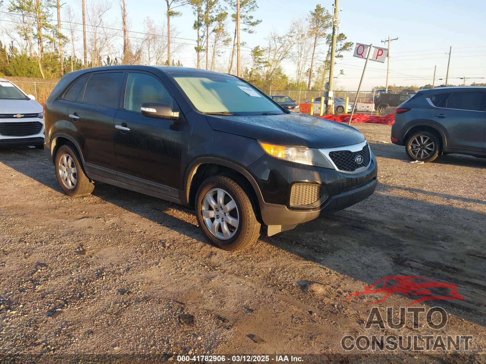 KIA SORENTO 2011 - 5XYKT3A17BG080452