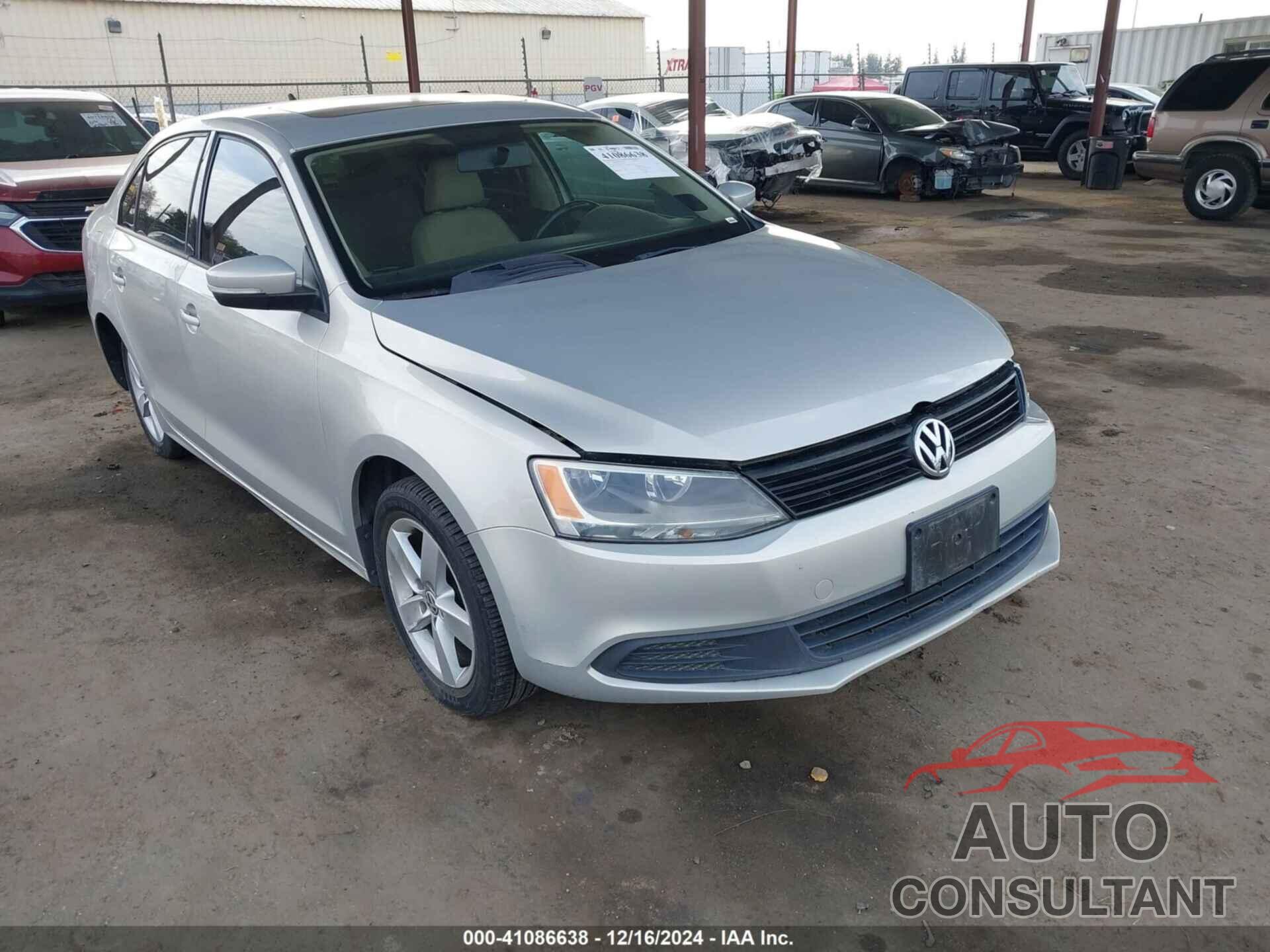 VOLKSWAGEN JETTA 2012 - 3VWLL7AJ2CM317037