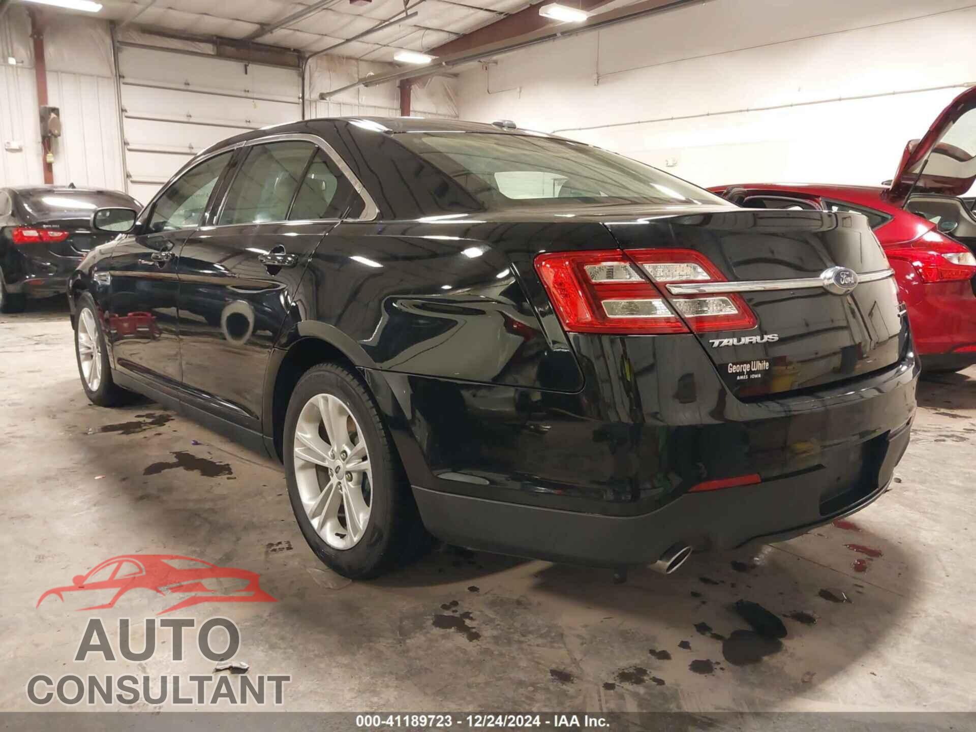 FORD TAURUS 2017 - 1FAHP2D89HG123010