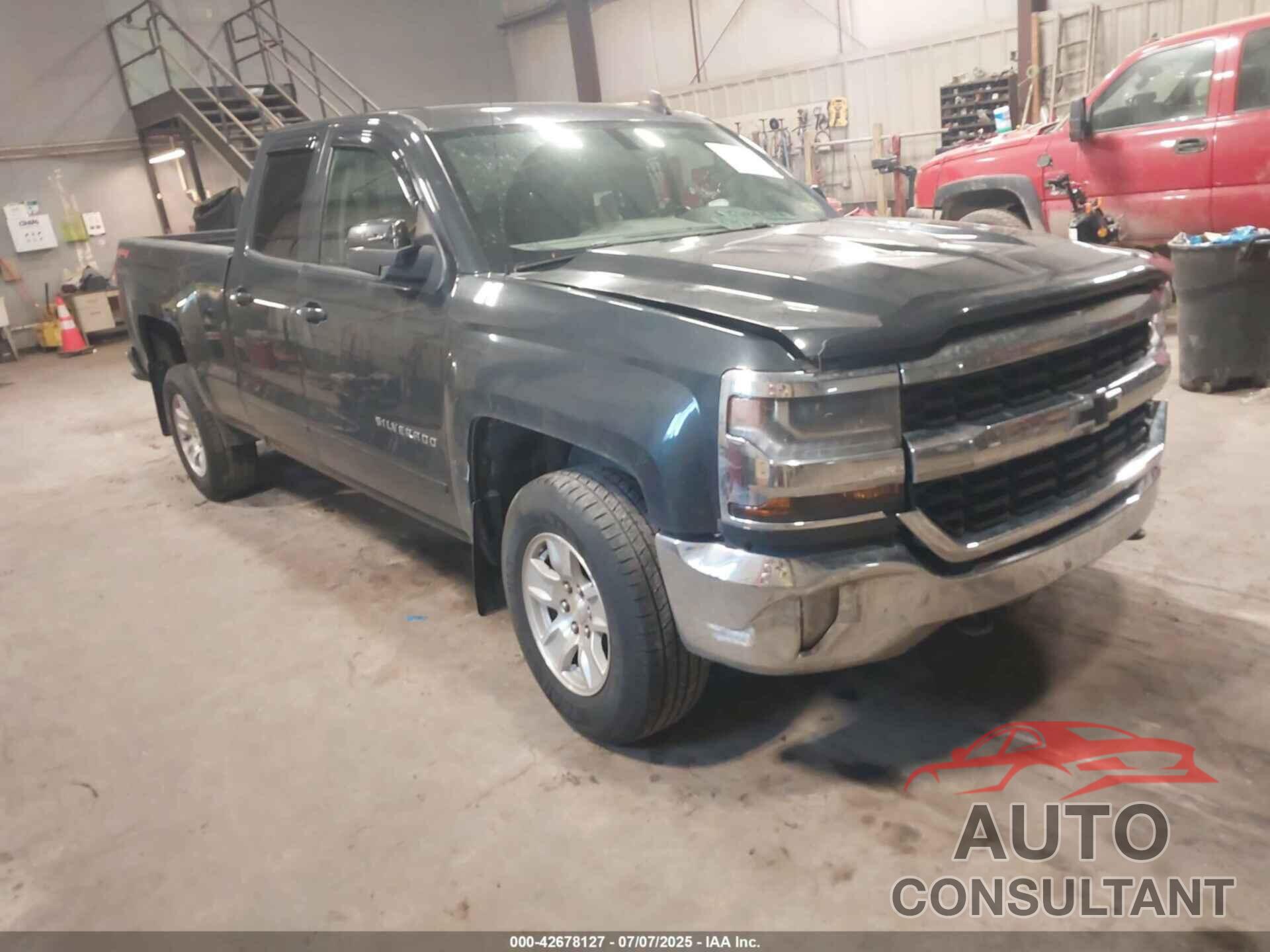 CHEVROLET SILVERADO 1500 2018 - 1GCVKREC0JZ121227