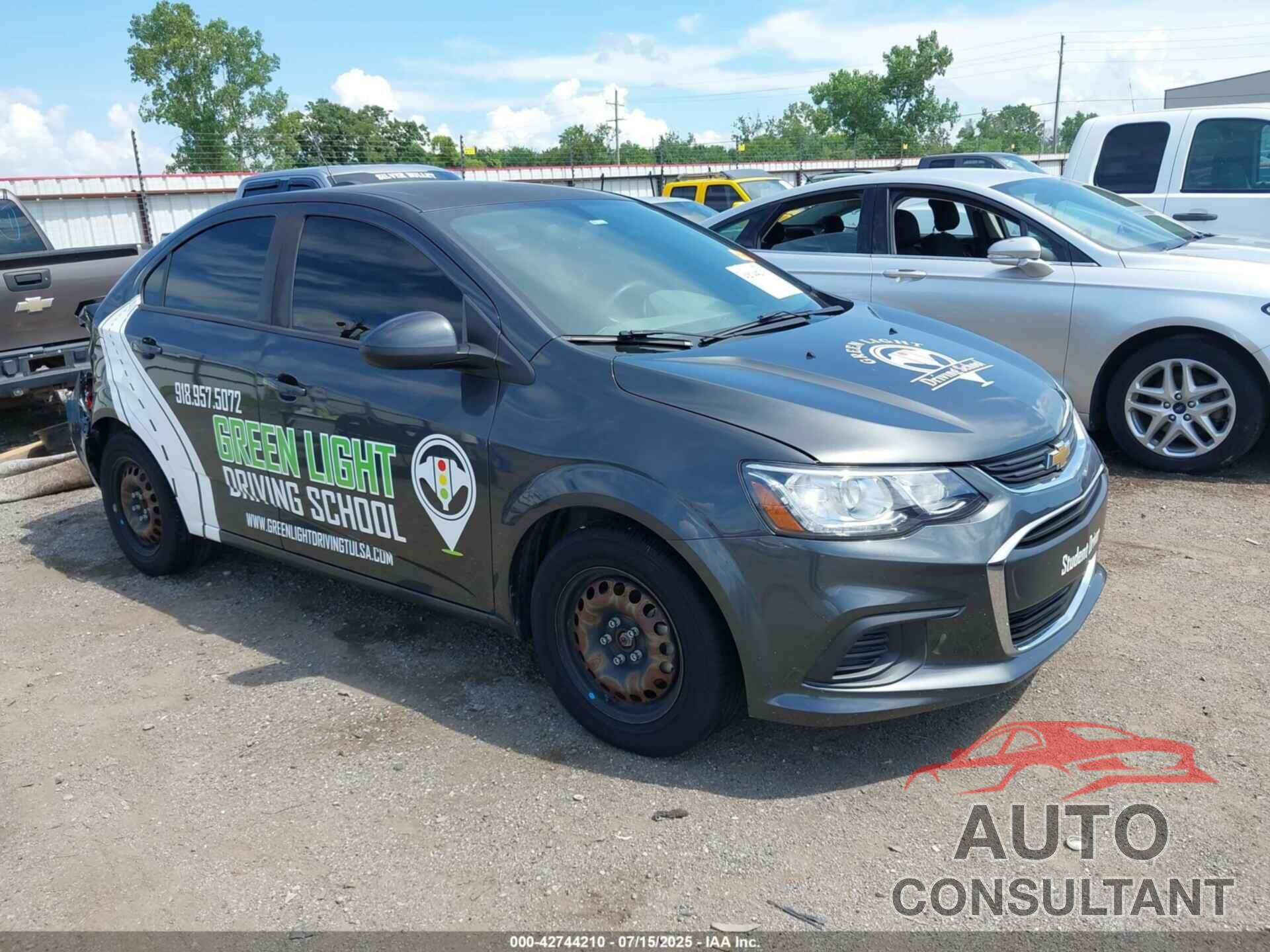 CHEVROLET SONIC 2017 - 1G1JB5SH2H4174079