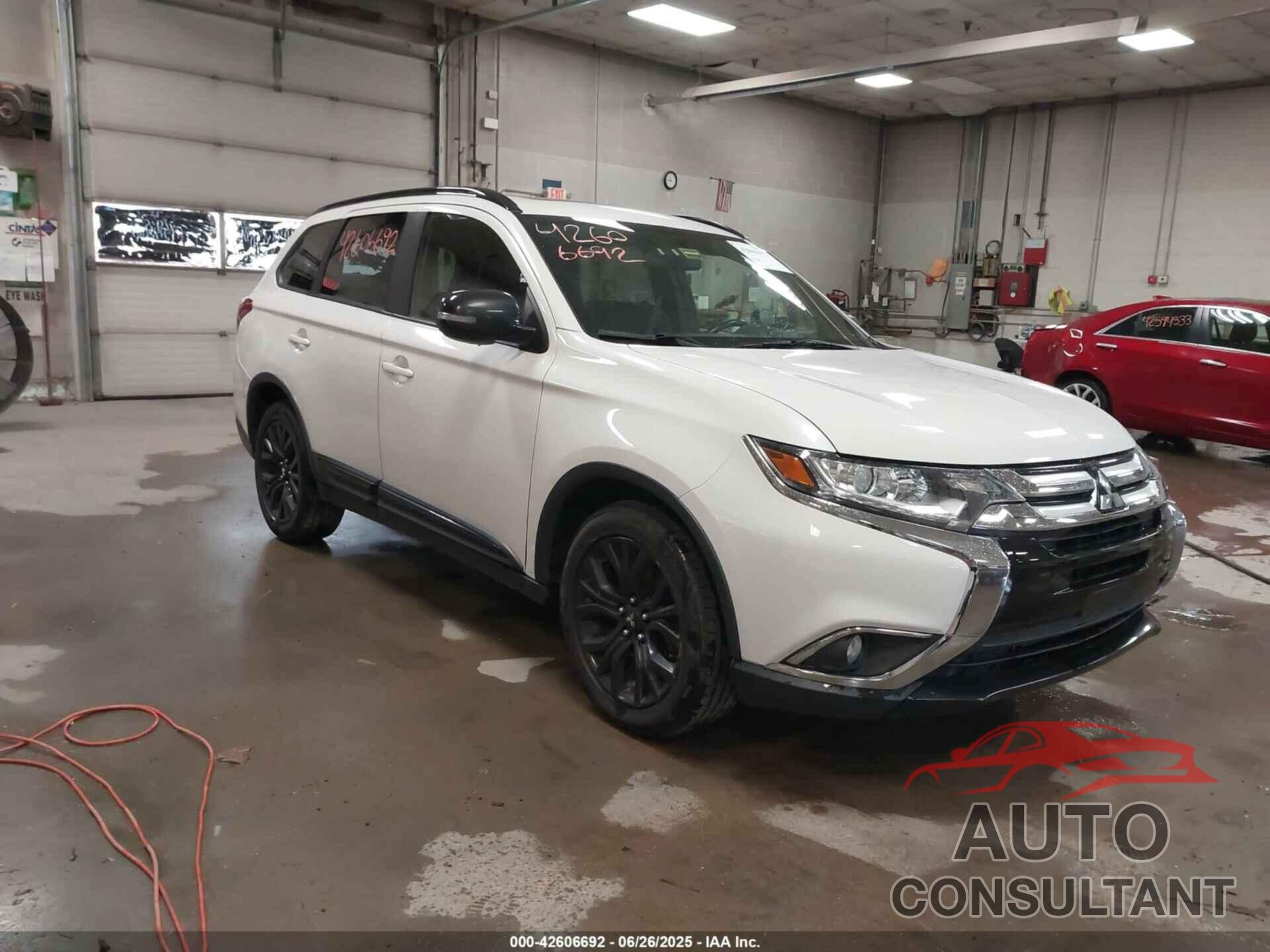 MITSUBISHI OUTLANDER 2018 - JA4AZ3A31JZ033066