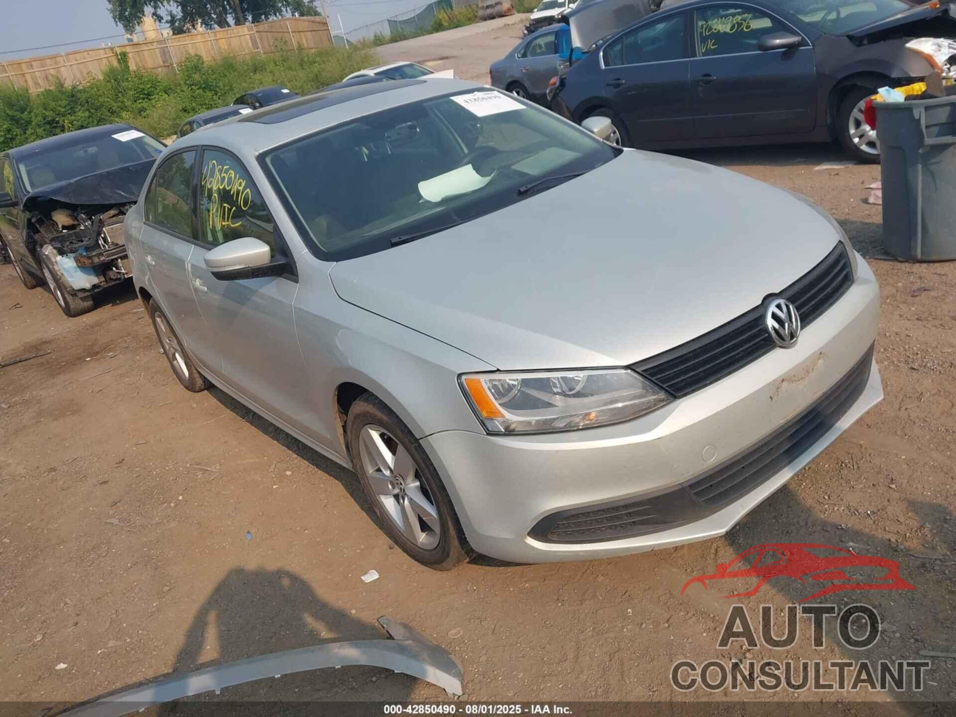 VOLKSWAGEN JETTA 2011 - 3VWLL7AJXBM045531