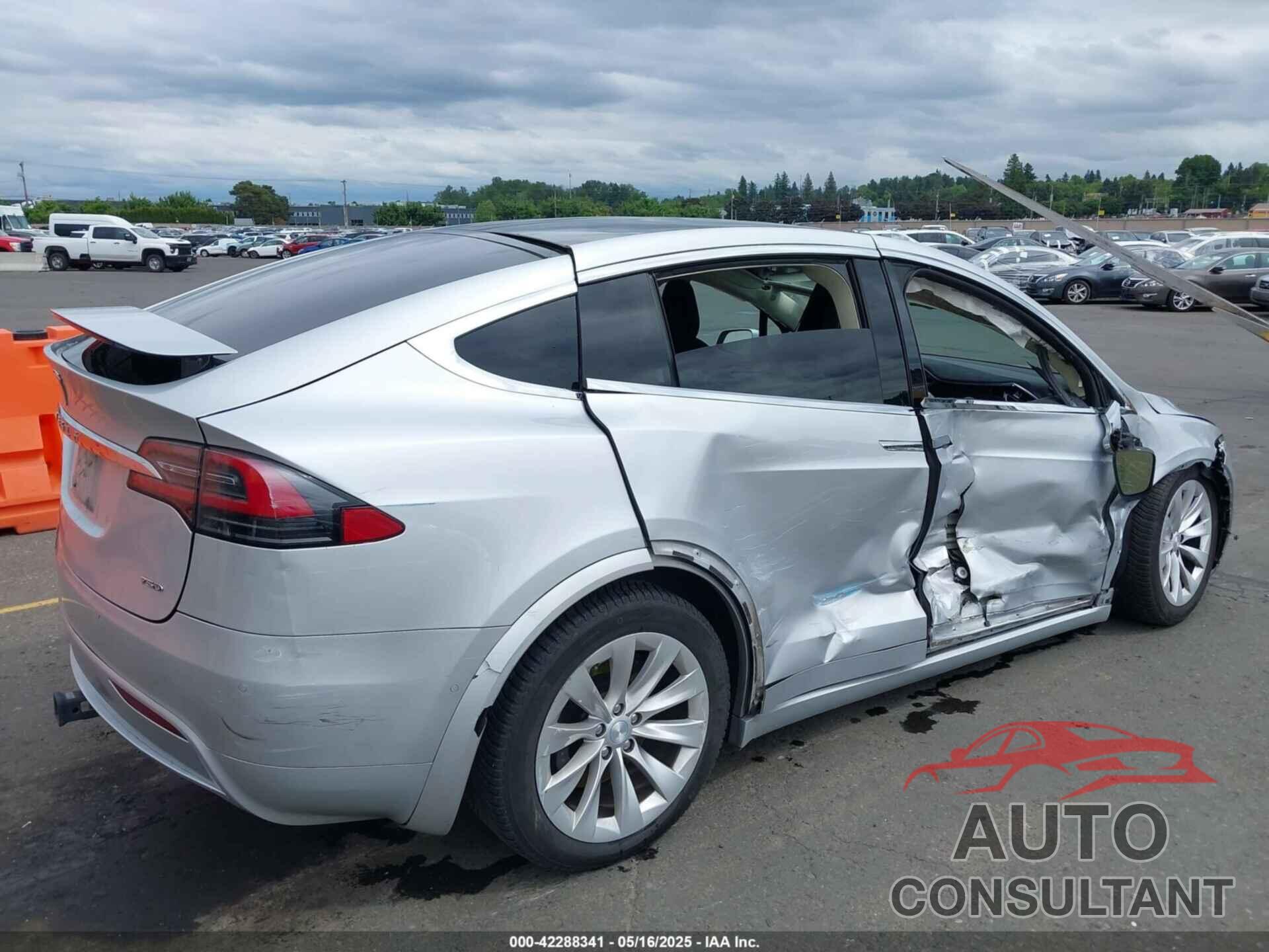 TESLA MODEL X 2016 - 5YJXCBE25GF021479