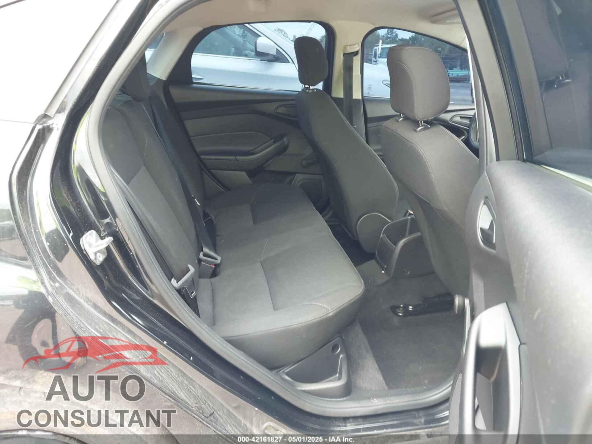 FORD FOCUS 2015 - 1FADP3E27FL259896