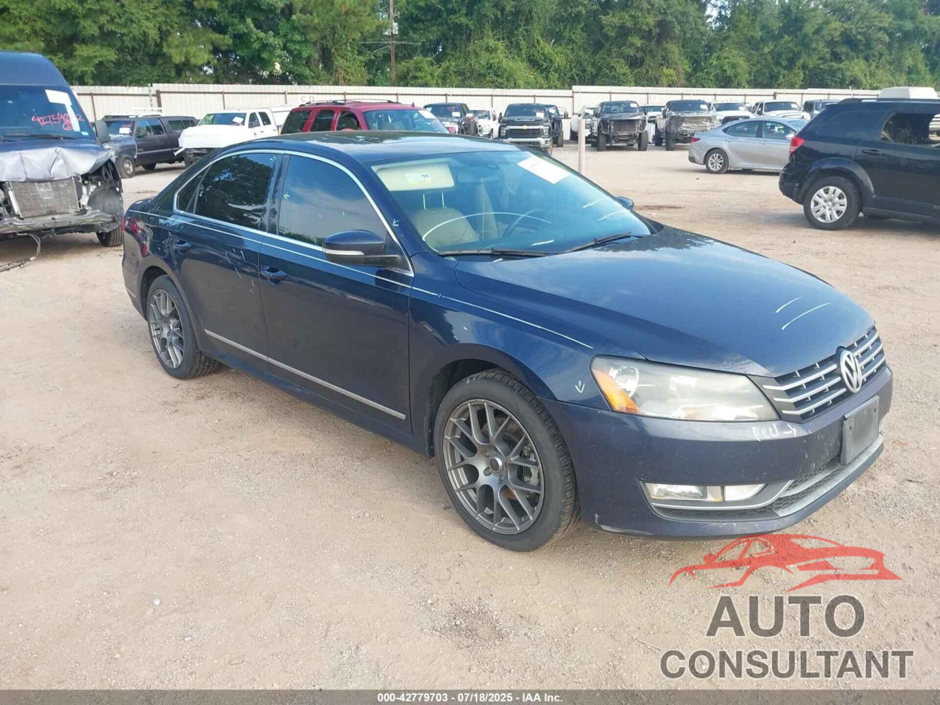 VOLKSWAGEN PASSAT 2013 - 1VWCH7A30DC077721