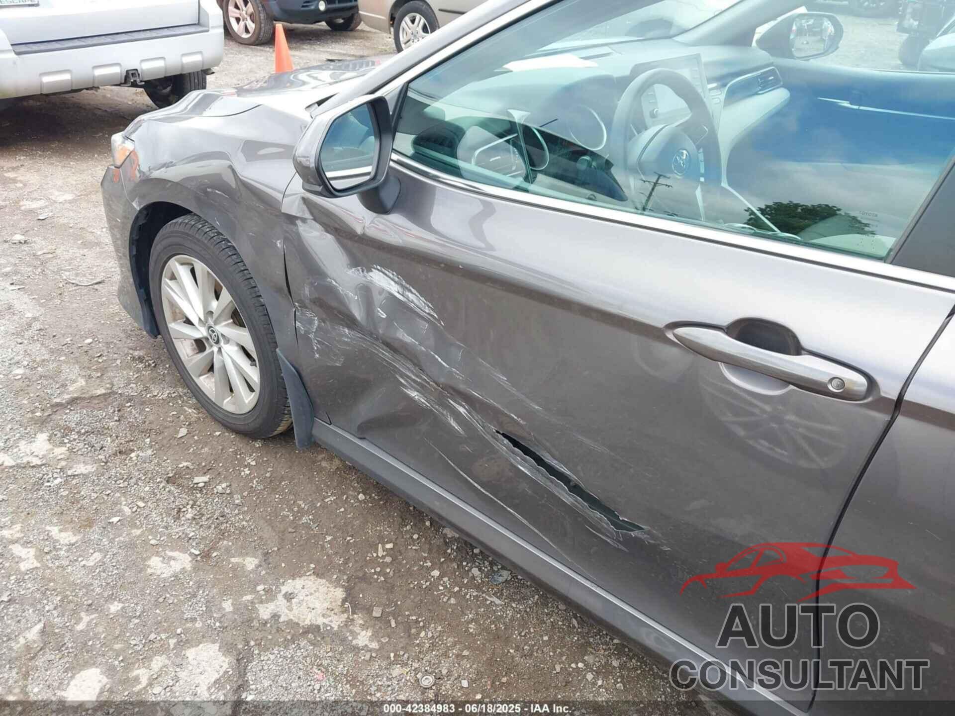 TOYOTA CAMRY 2021 - 4T1C11AK6MU420419