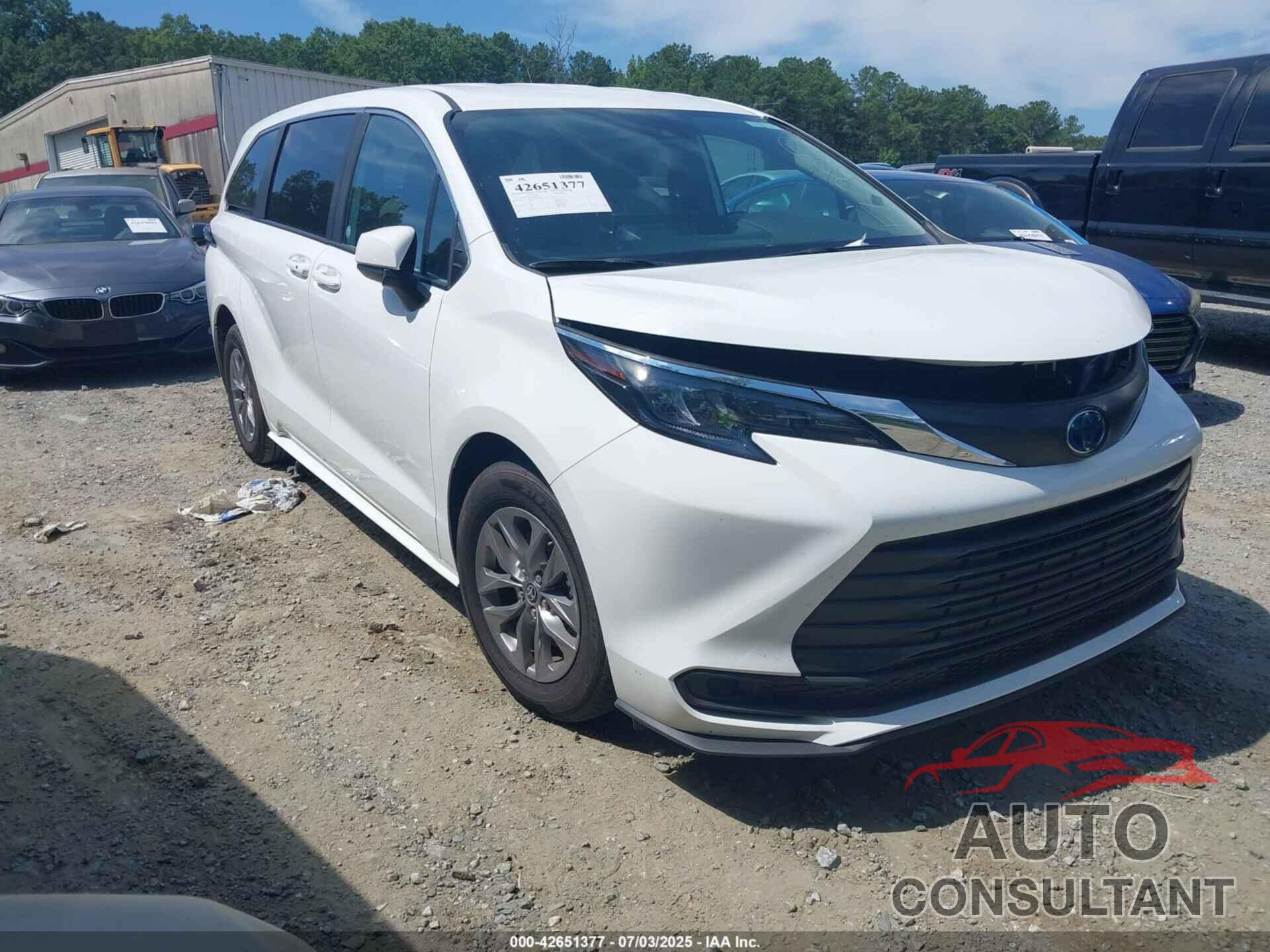 TOYOTA SIENNA 2025 - 5TDKRKEC3SS234923