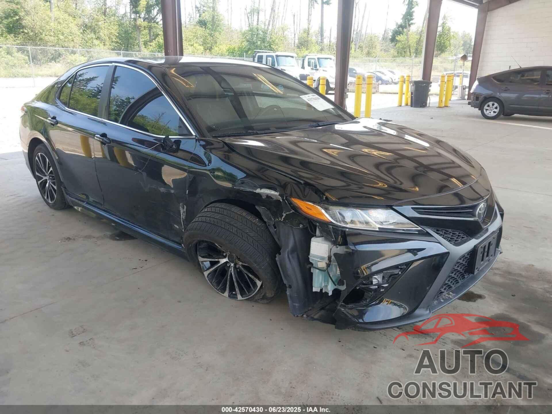 TOYOTA CAMRY 2018 - 4T1B11HK1JU065169