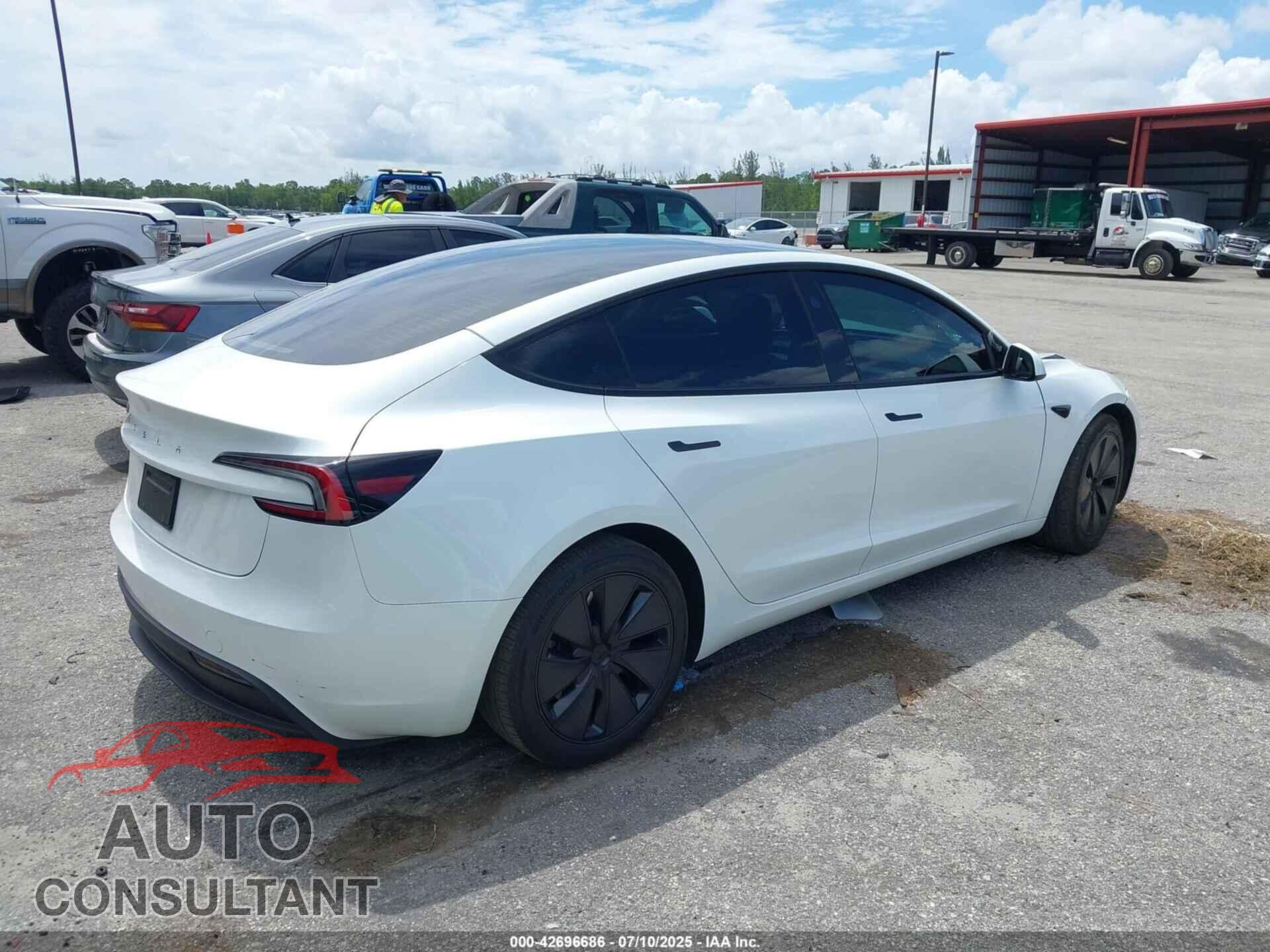 TESLA MODEL 3 2024 - 5YJ3E1EA9RF727223