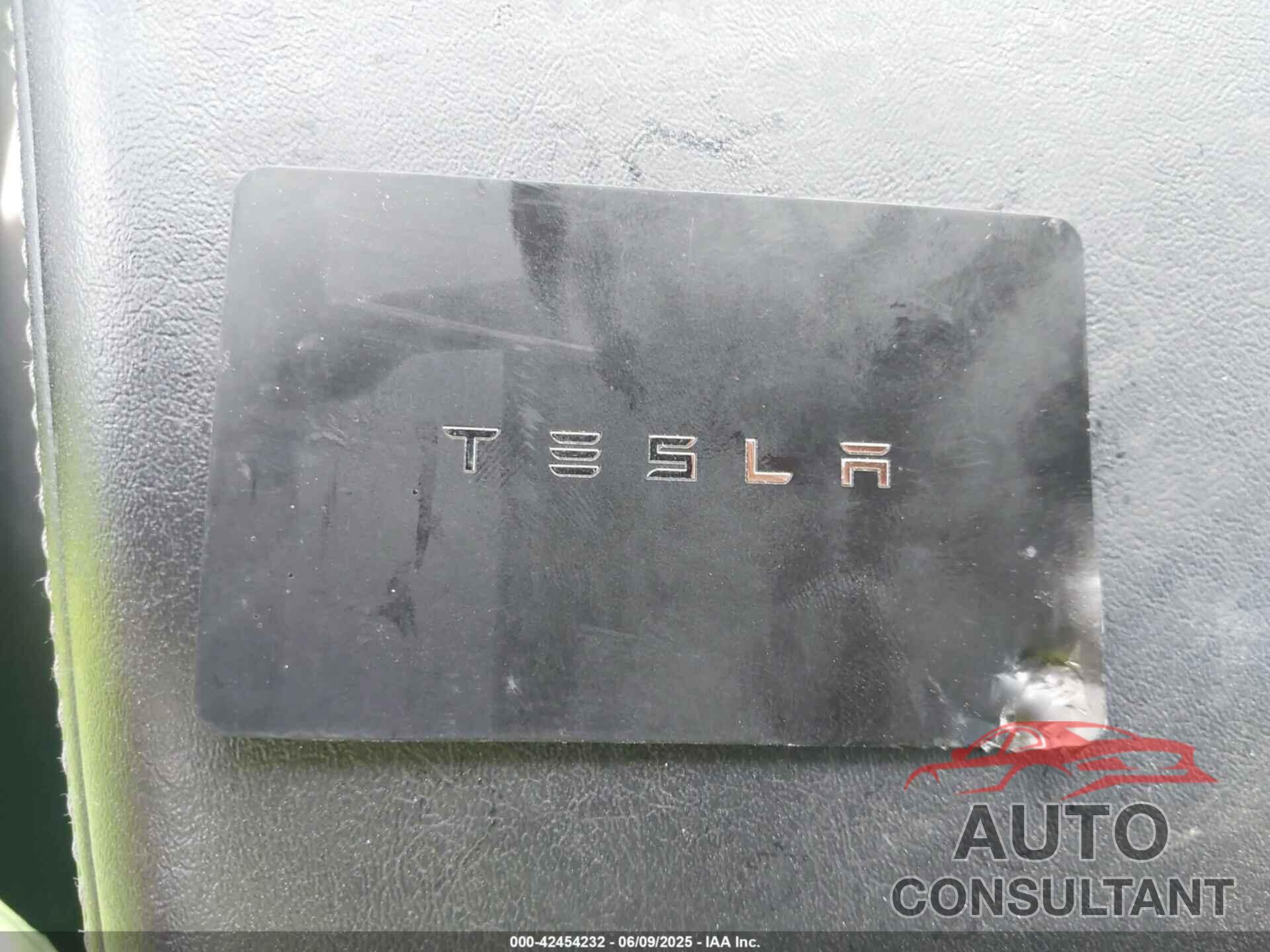 TESLA MODEL 3 2018 - 5YJ3E1EB0JF093846