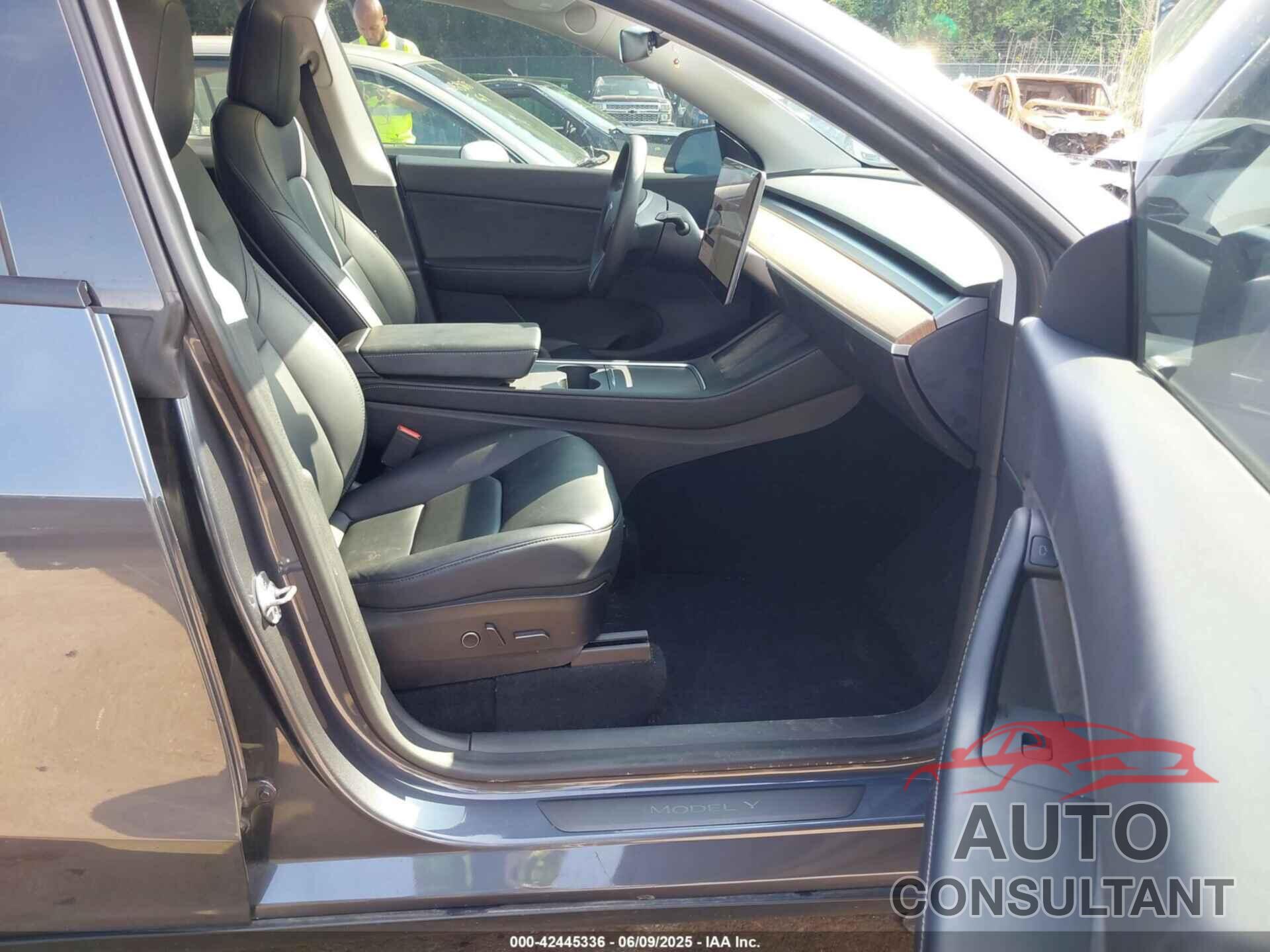 TESLA MODEL Y 2021 - 5YJYGAEE7MF146315