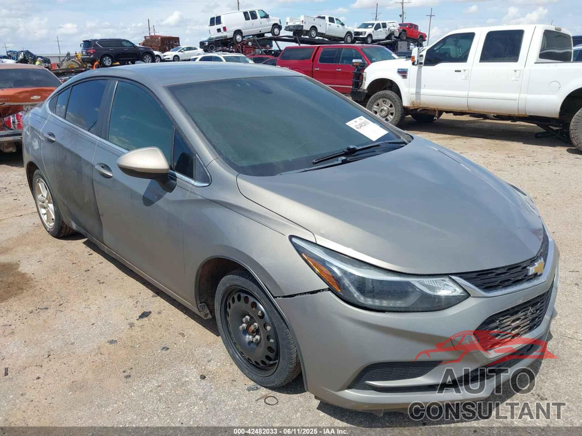 CHEVROLET CRUZE 2018 - 1G1BE5SM2J7130726