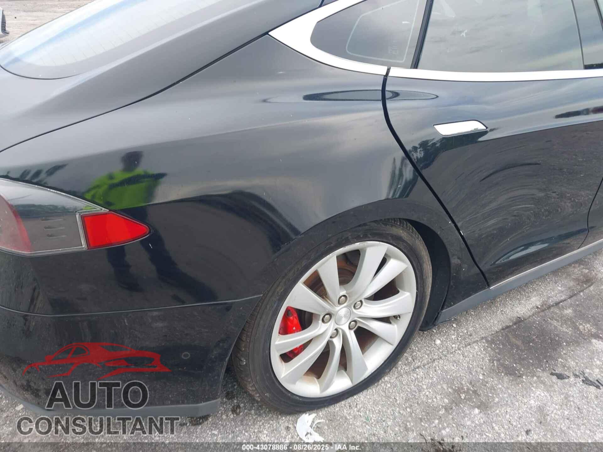TESLA MODEL S 2015 - 5YJSA1H2XFFP68743
