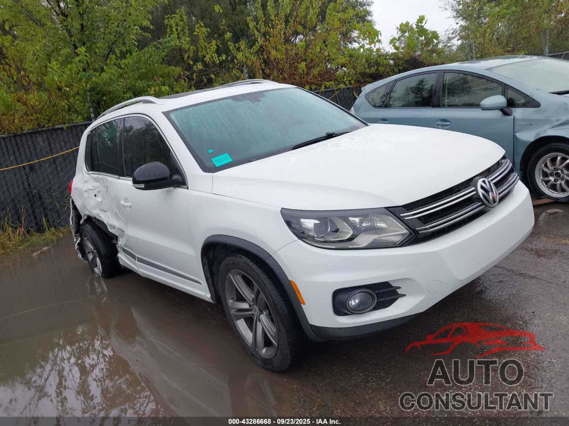 VOLKSWAGEN TIGUAN 2017 - WVGUV7AX2HK023007