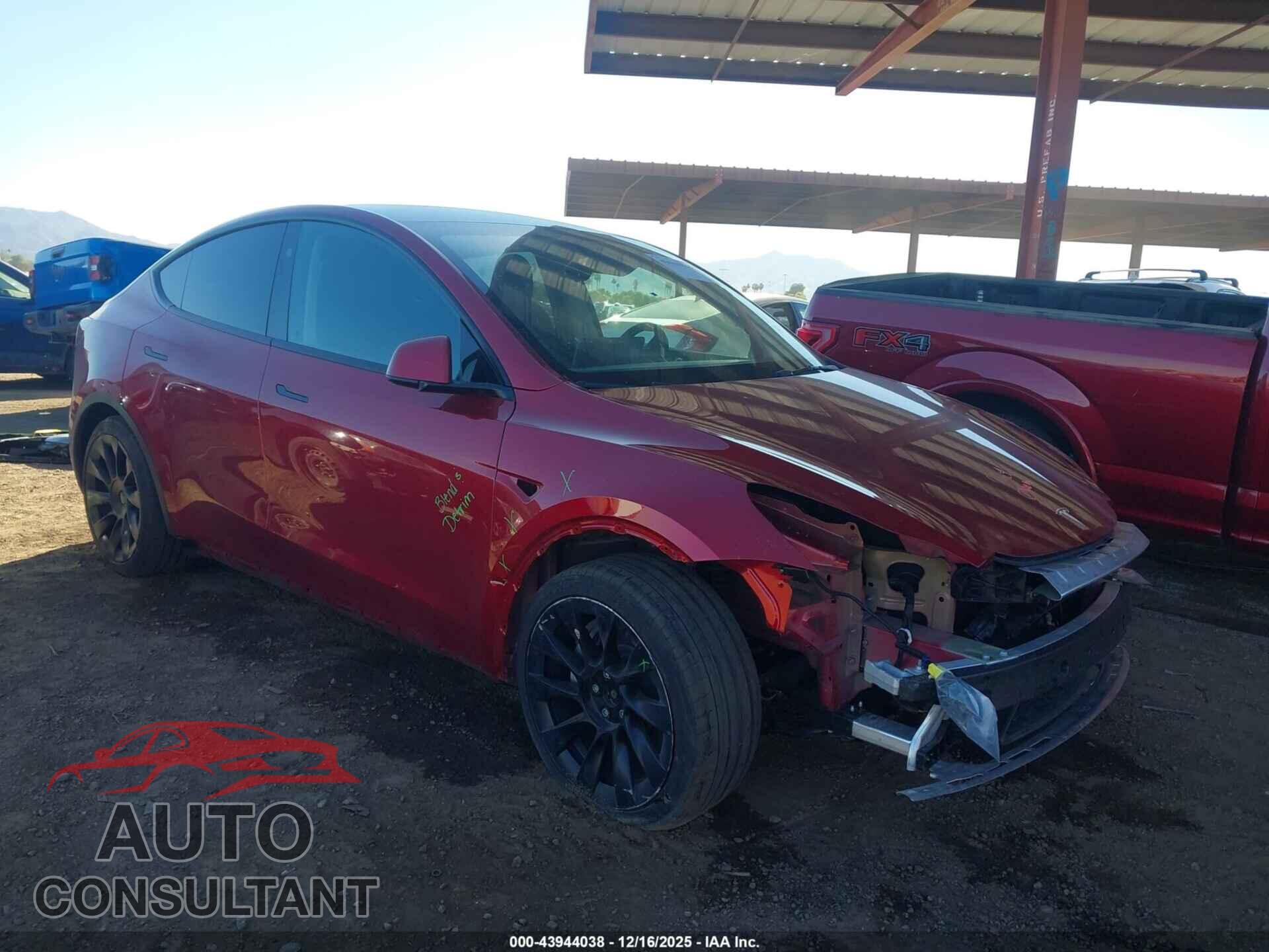 TESLA MODEL Y 2024 - 7SAYGAEE4RF092109