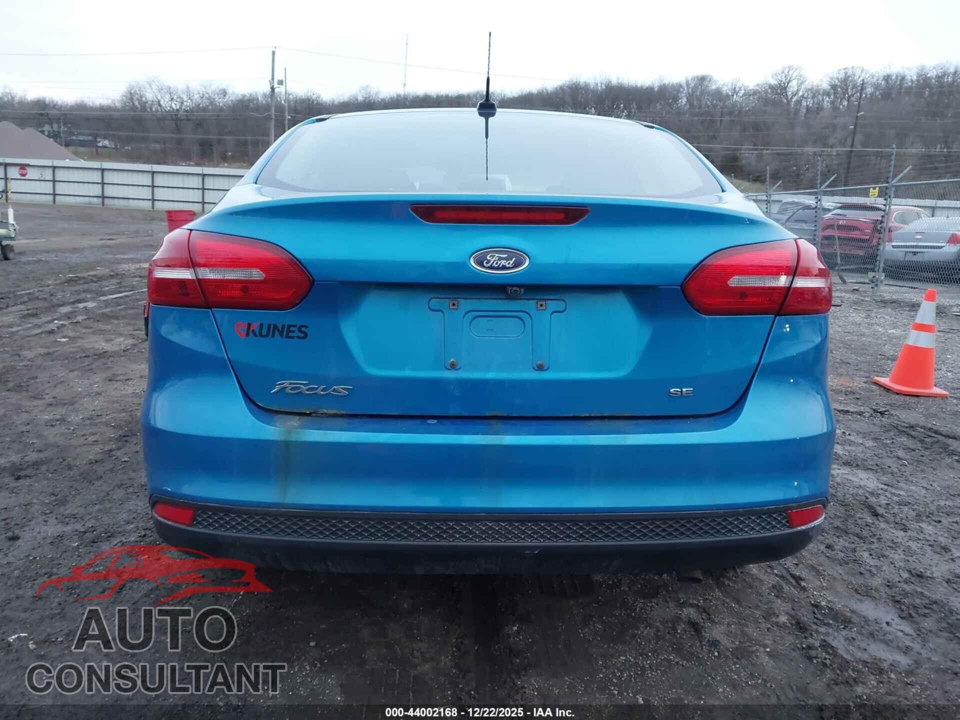 FORD FOCUS 2017 - 1FADP3F28HL206951