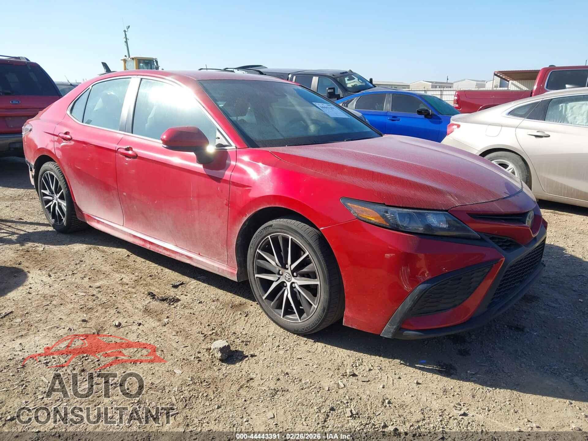 TOYOTA CAMRY 2021 - 4T1G11AKXMU426533