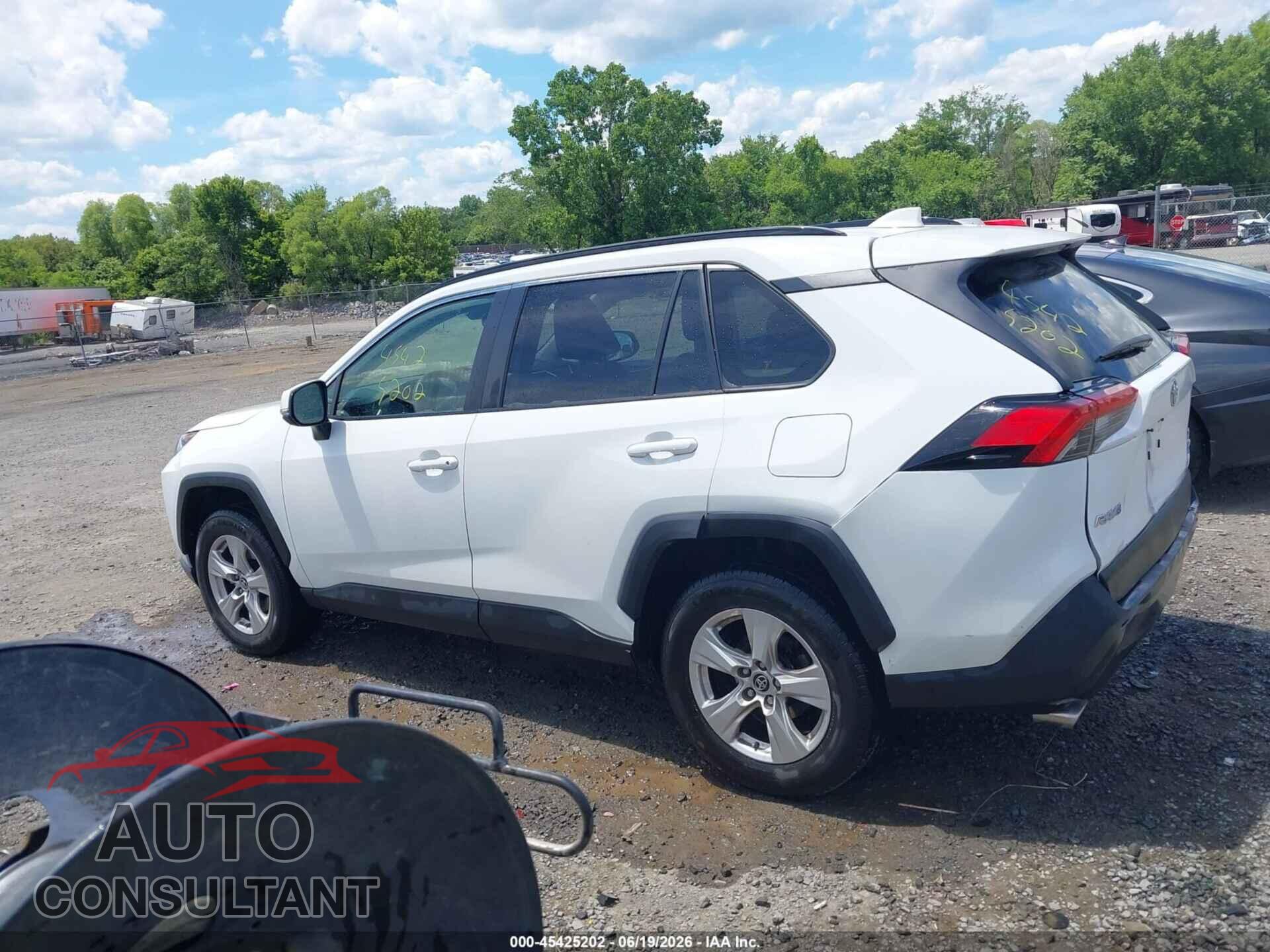 TOYOTA RAV4 2019 - JTMP1RFV9KJ013524