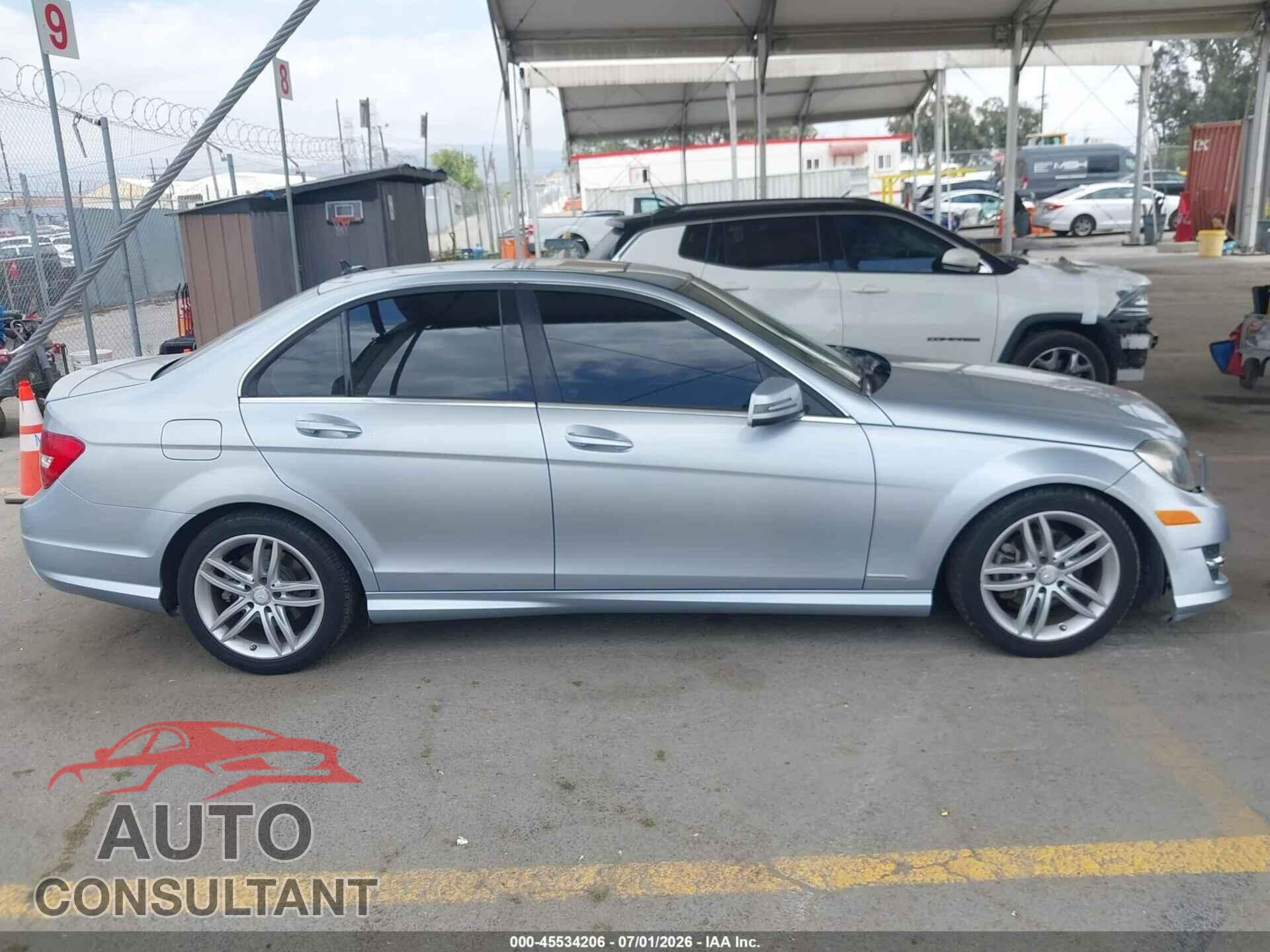 MERCEDES-BENZ C 250 2014 - WDDGF4HBXEA963473