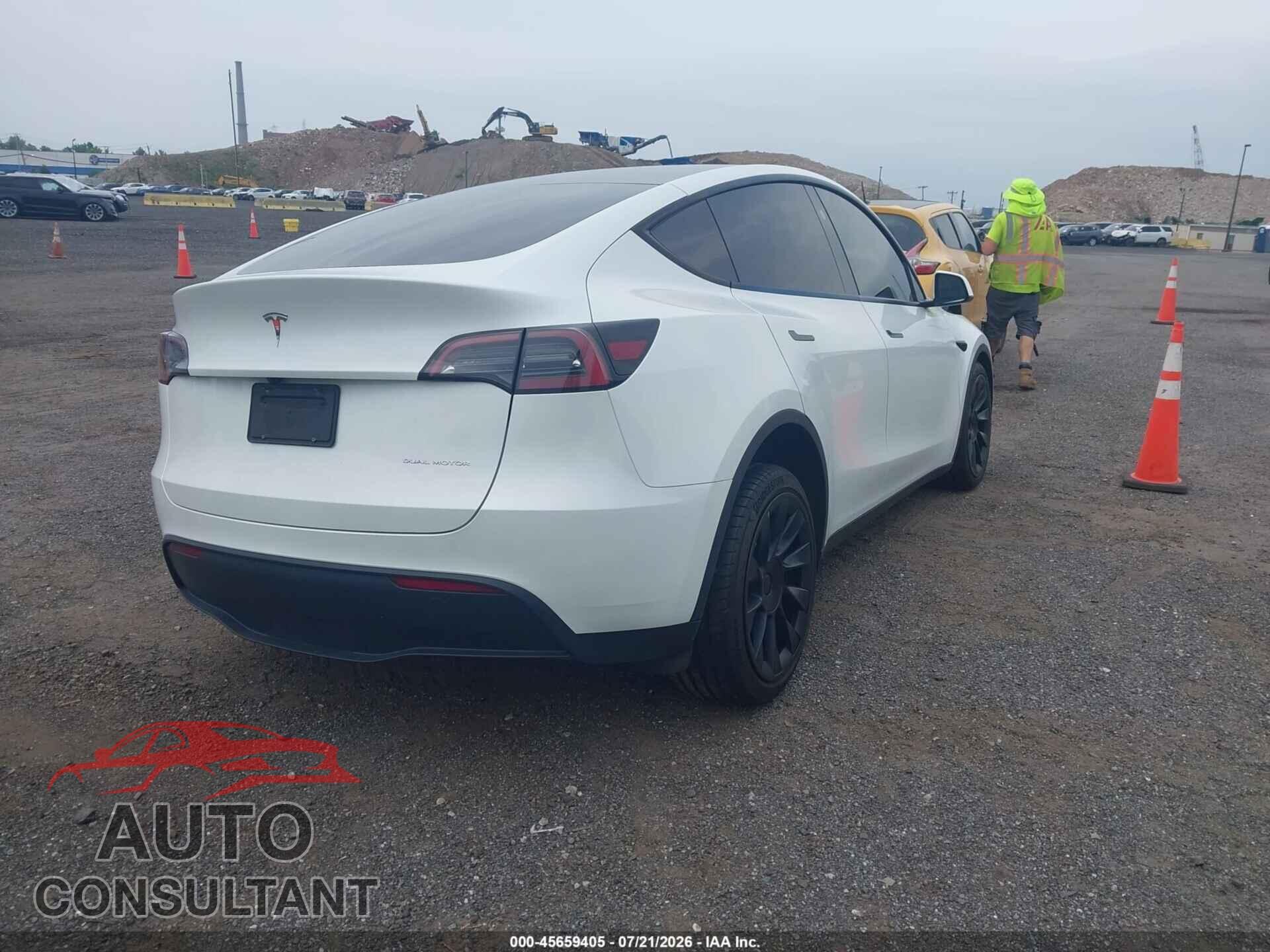 TESLA MODEL Y 2023 - 7SAYGDEE5PF850618