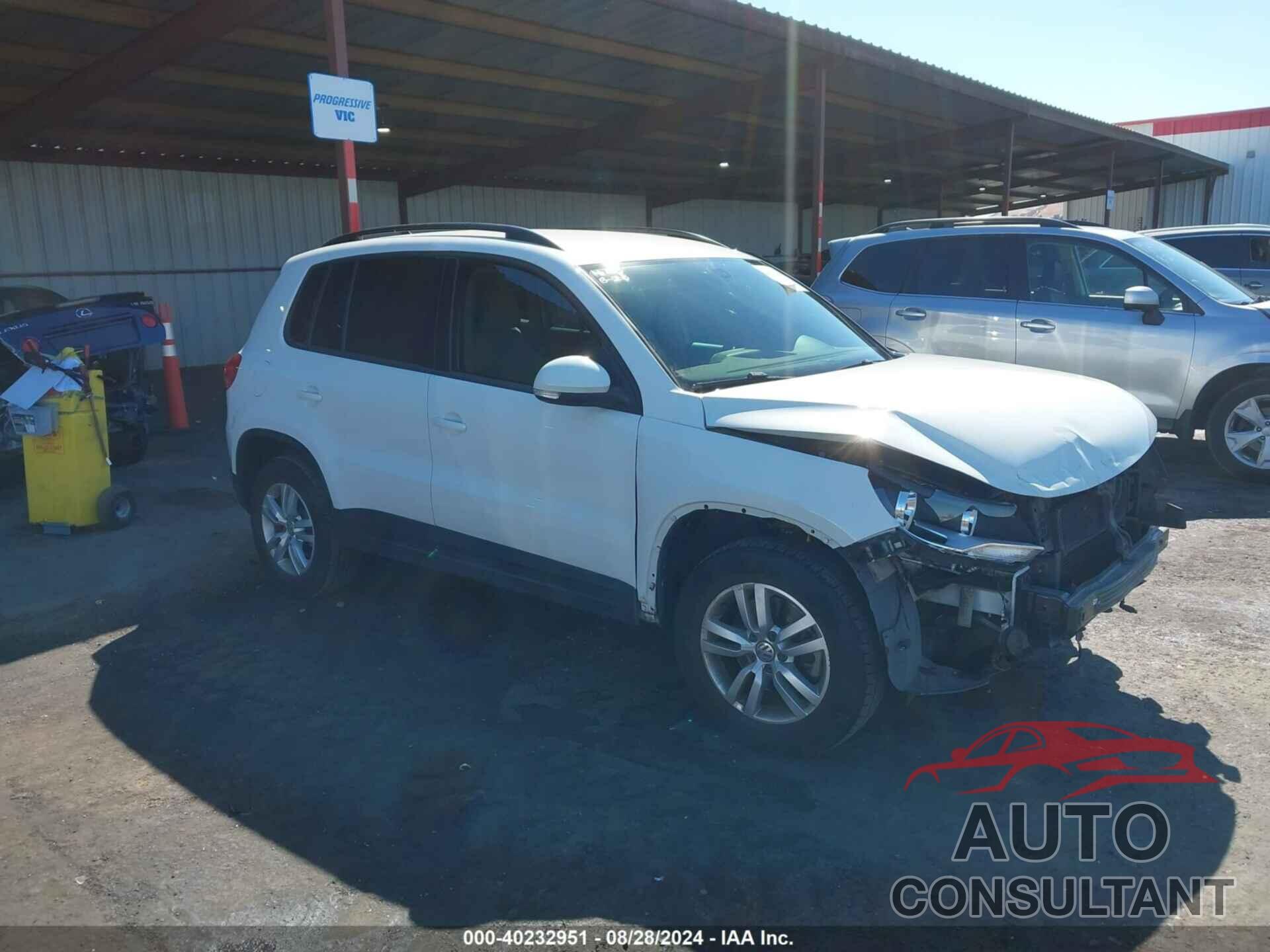 VOLKSWAGEN TIGUAN 2017 - WVGAV7AX4HK007040