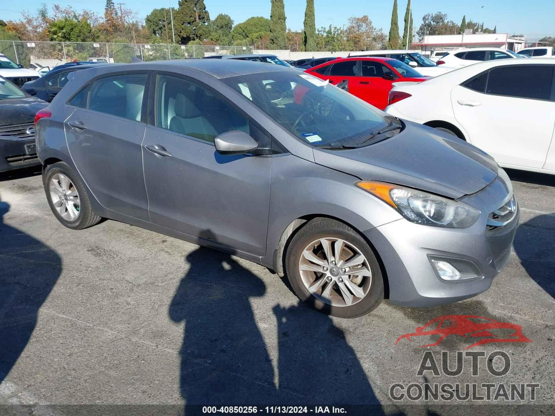 HYUNDAI ELANTRA GT 2013 - KMHD35LE8DU109345