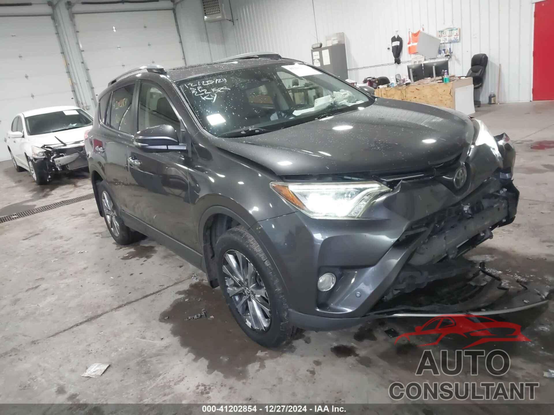 TOYOTA RAV4 2018 - JTMDFREV7JJ212799