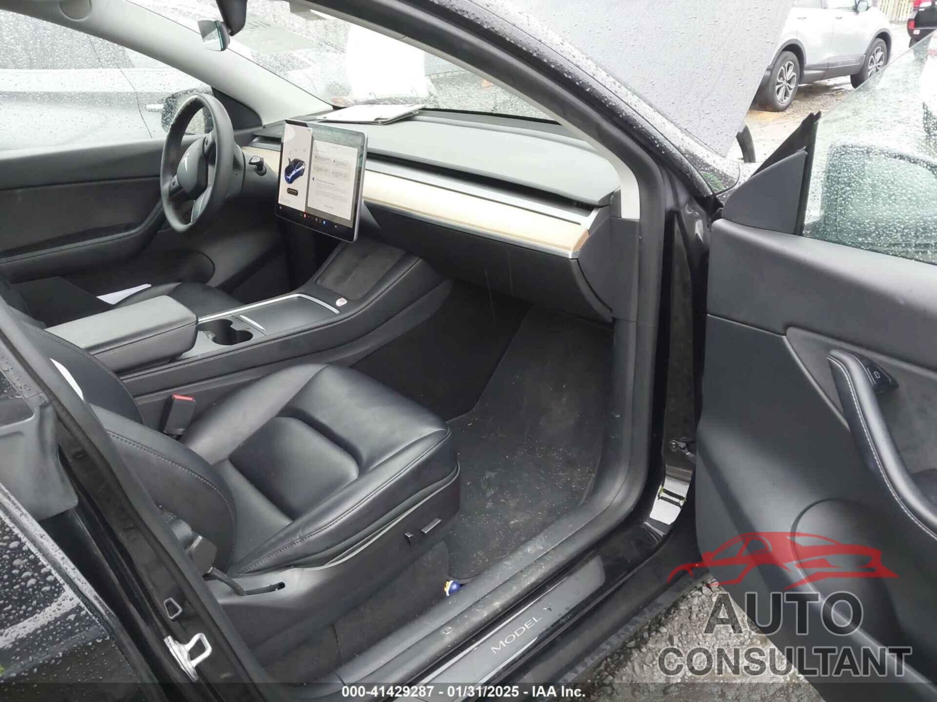 TESLA MODEL Y 2021 - 5YJYGDEE8MF229401