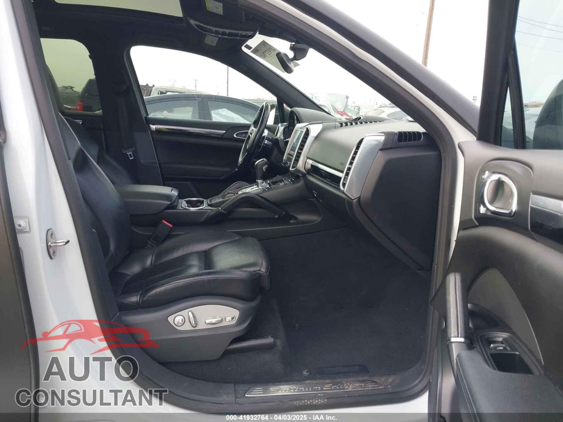 PORSCHE CAYENNE 2017 - WP1AA2A25HKA87356