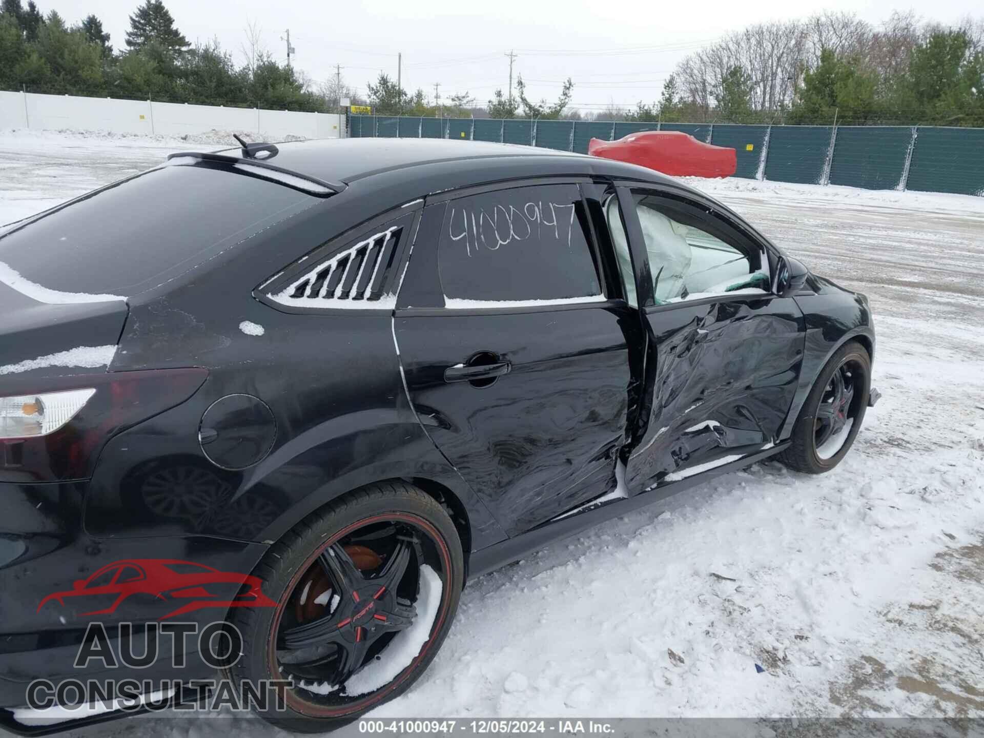 FORD FOCUS 2013 - 1FADP3F28DL337355