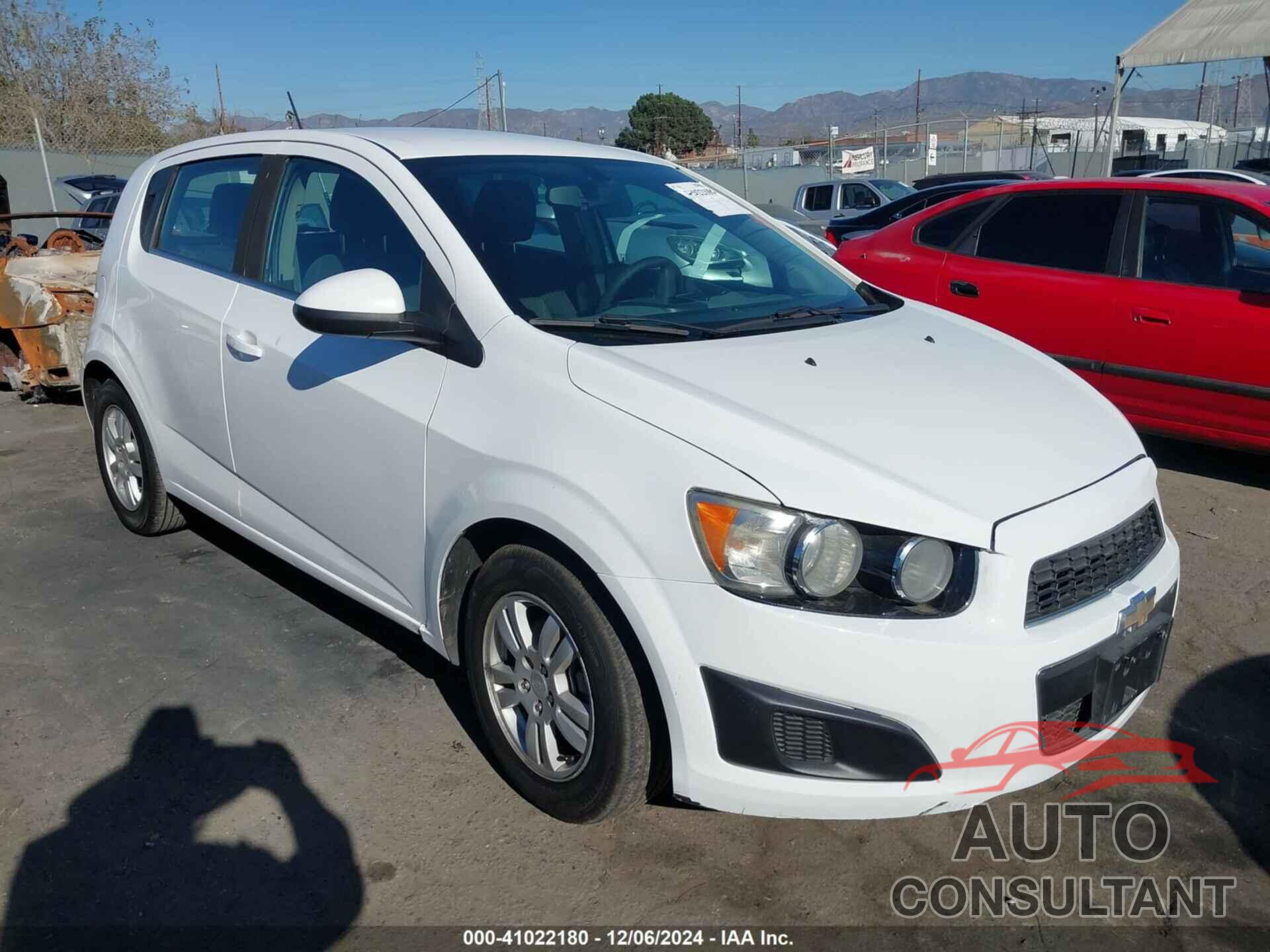 CHEVROLET SONIC 2015 - 1G1JC6SH6F4155339