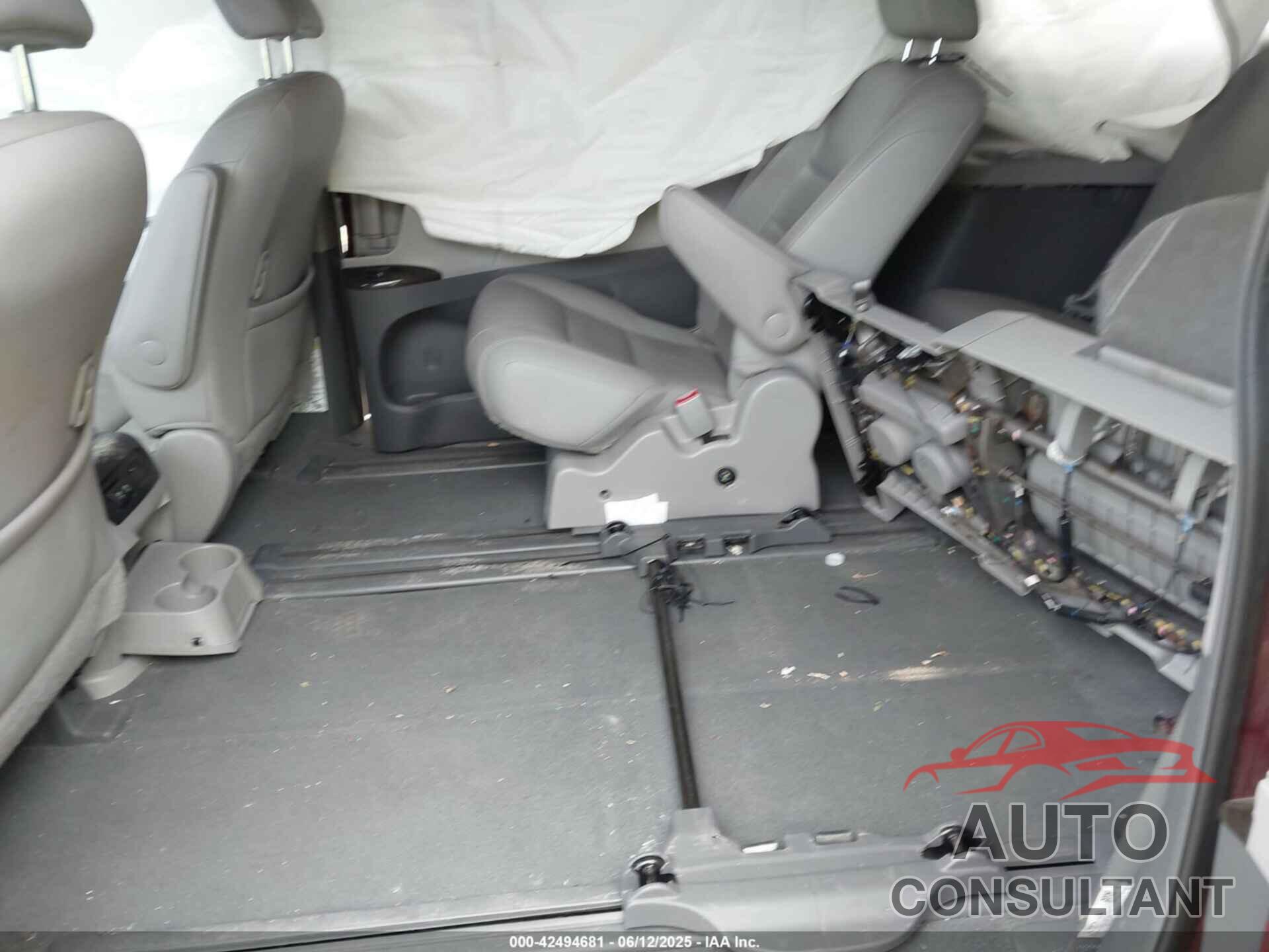 TOYOTA SIENNA 2019 - 5TDYZ3DC6KS996645
