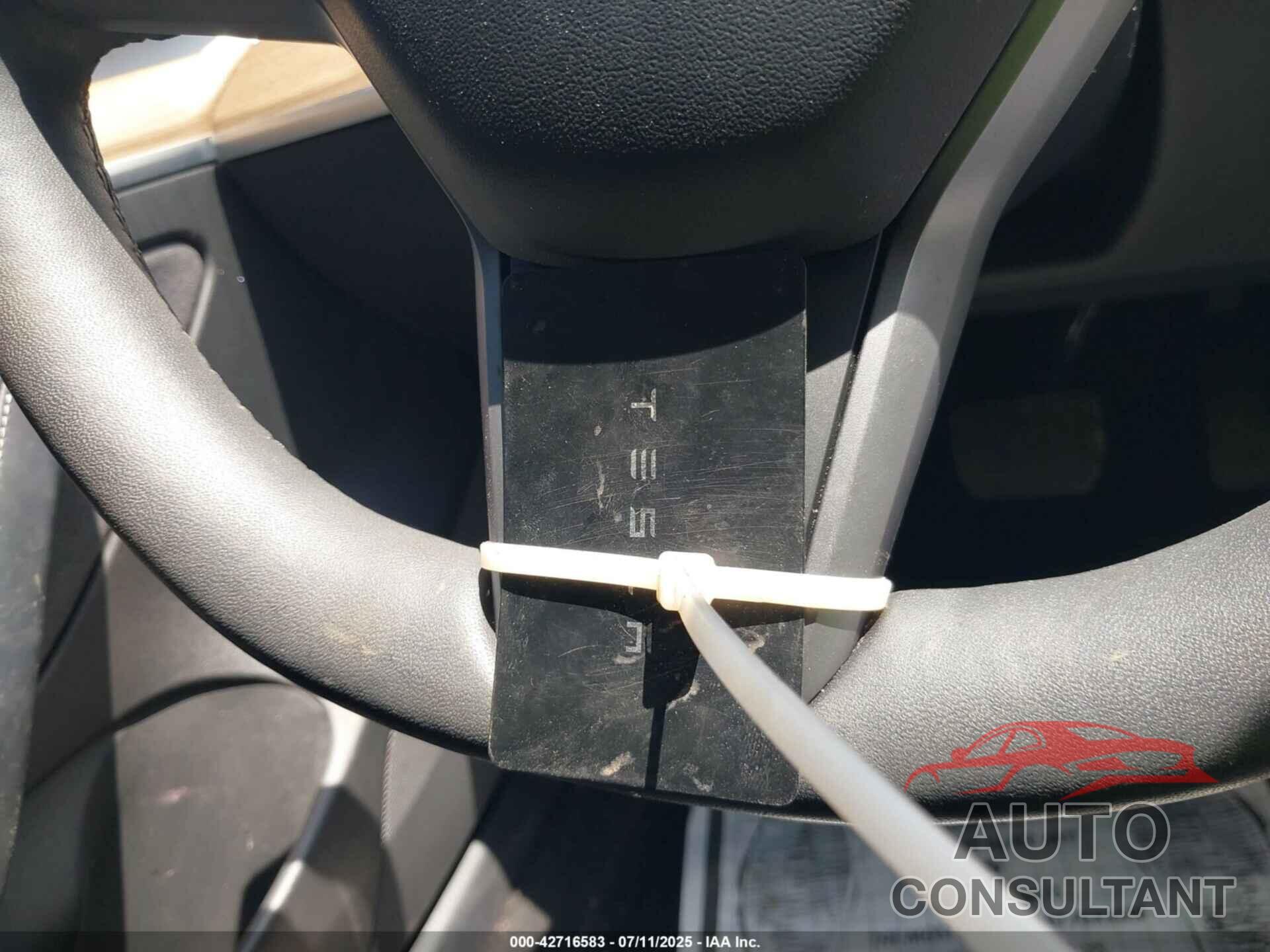 TESLA MODEL 3 2021 - 5YJ3E1EBXMF045100