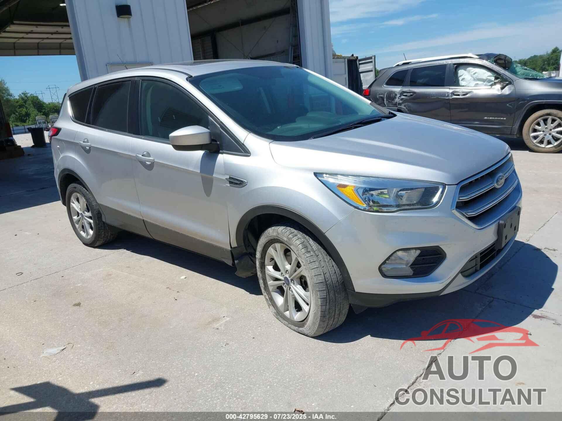 FORD ESCAPE 2017 - 1FMCU9G92HUB67602