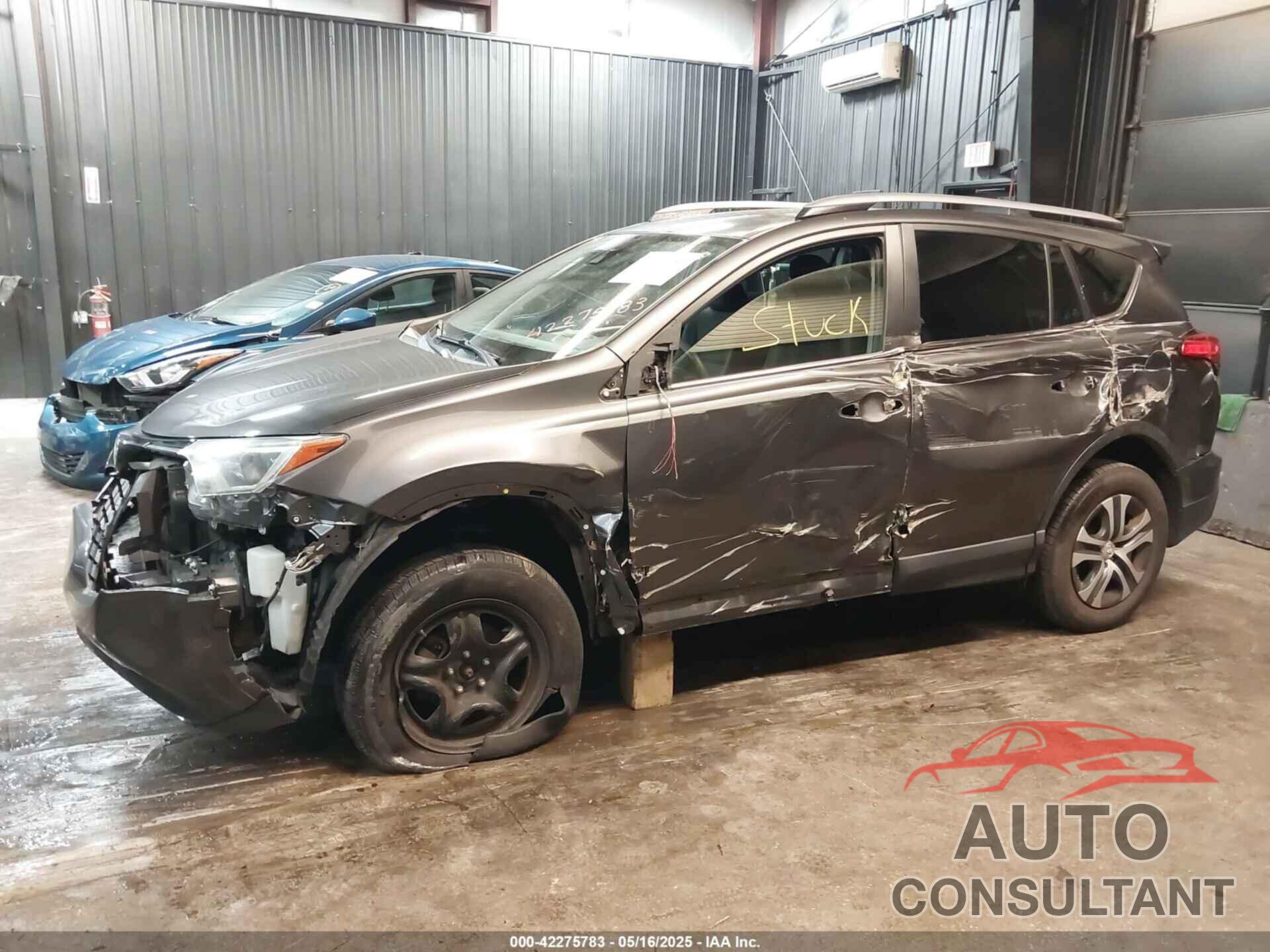 TOYOTA RAV4 2018 - JTMBFREVXJJ732745