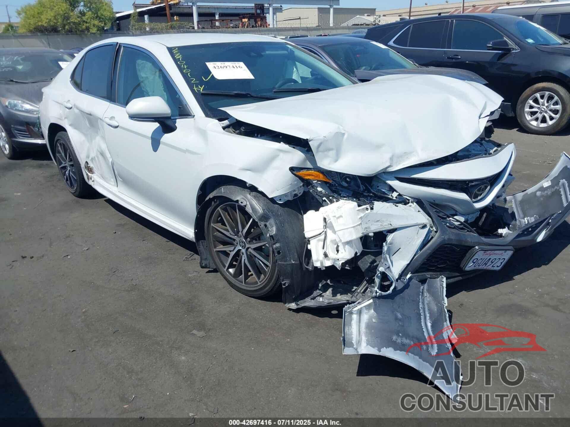 TOYOTA CAMRY 2023 - 4T1G11AK5PU178115