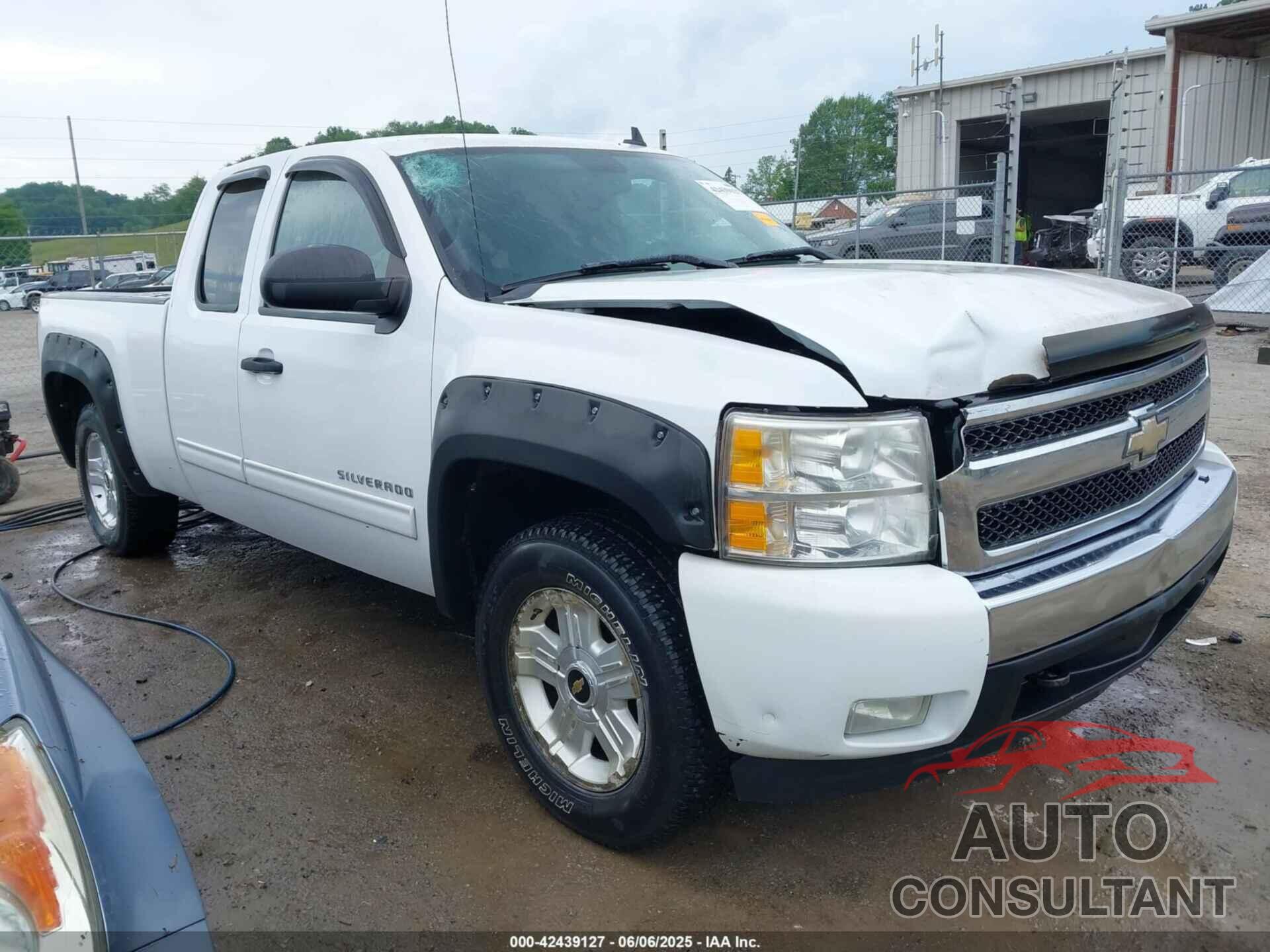 CHEVROLET SILVERADO 1500 2011 - 1GCRKSE3XBZ352436