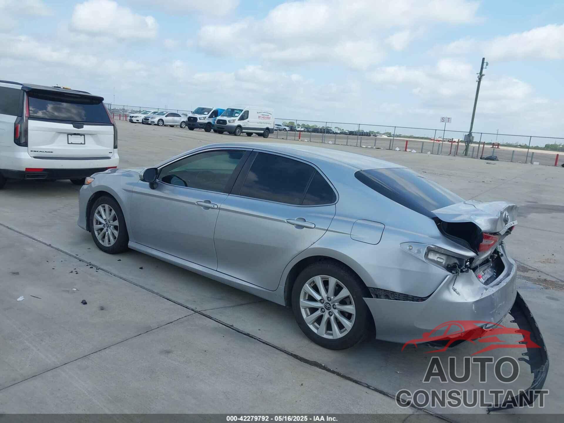 TOYOTA CAMRY 2018 - 4T1B11HK2JU150201